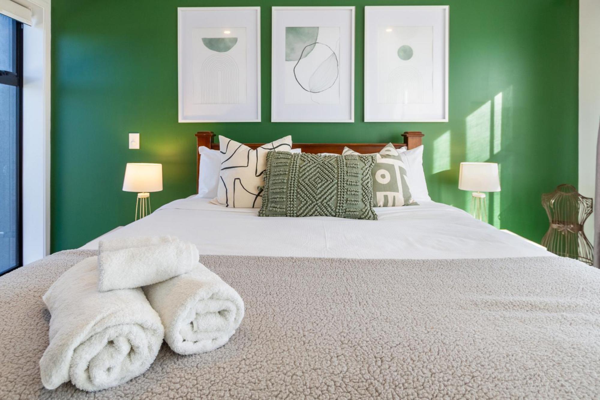 Gorgeous In - 2 Bed Oasis W/king Bed *