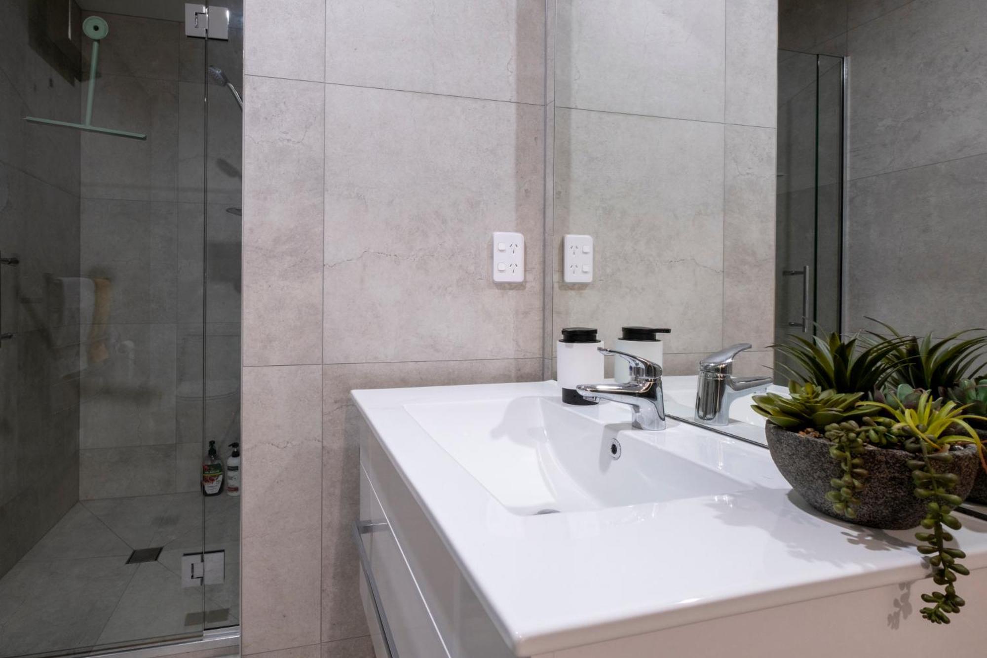 Luxury 2 Bed Townhome In Cbd Apartamento