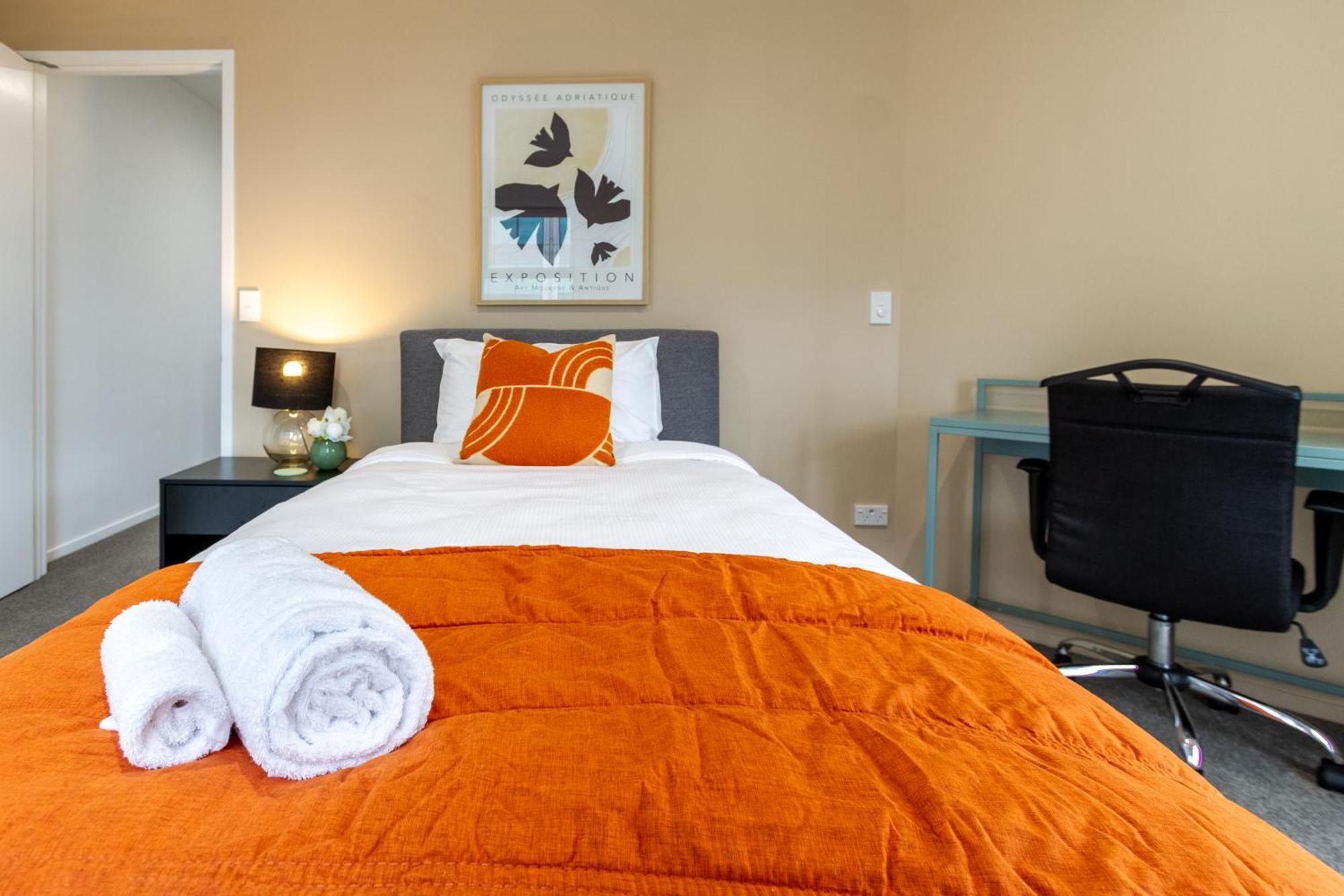 Chic 3-br Cbd Gem In Christchurch: Prime Location Apartment Christchurch