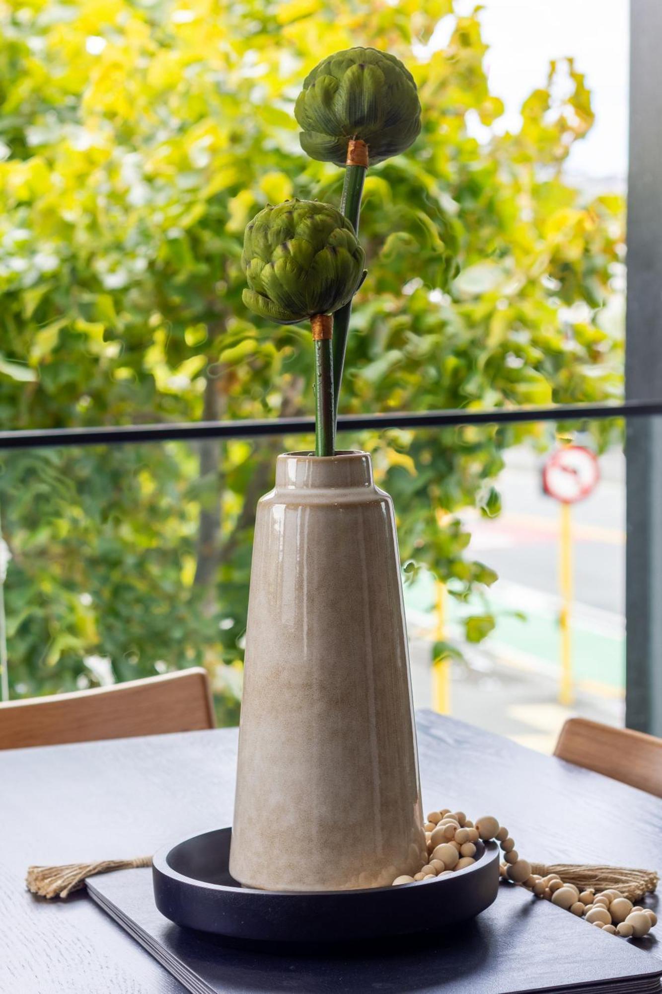 Apartment Chic 3-br Cbd Gem In Christchurch: Prime Location