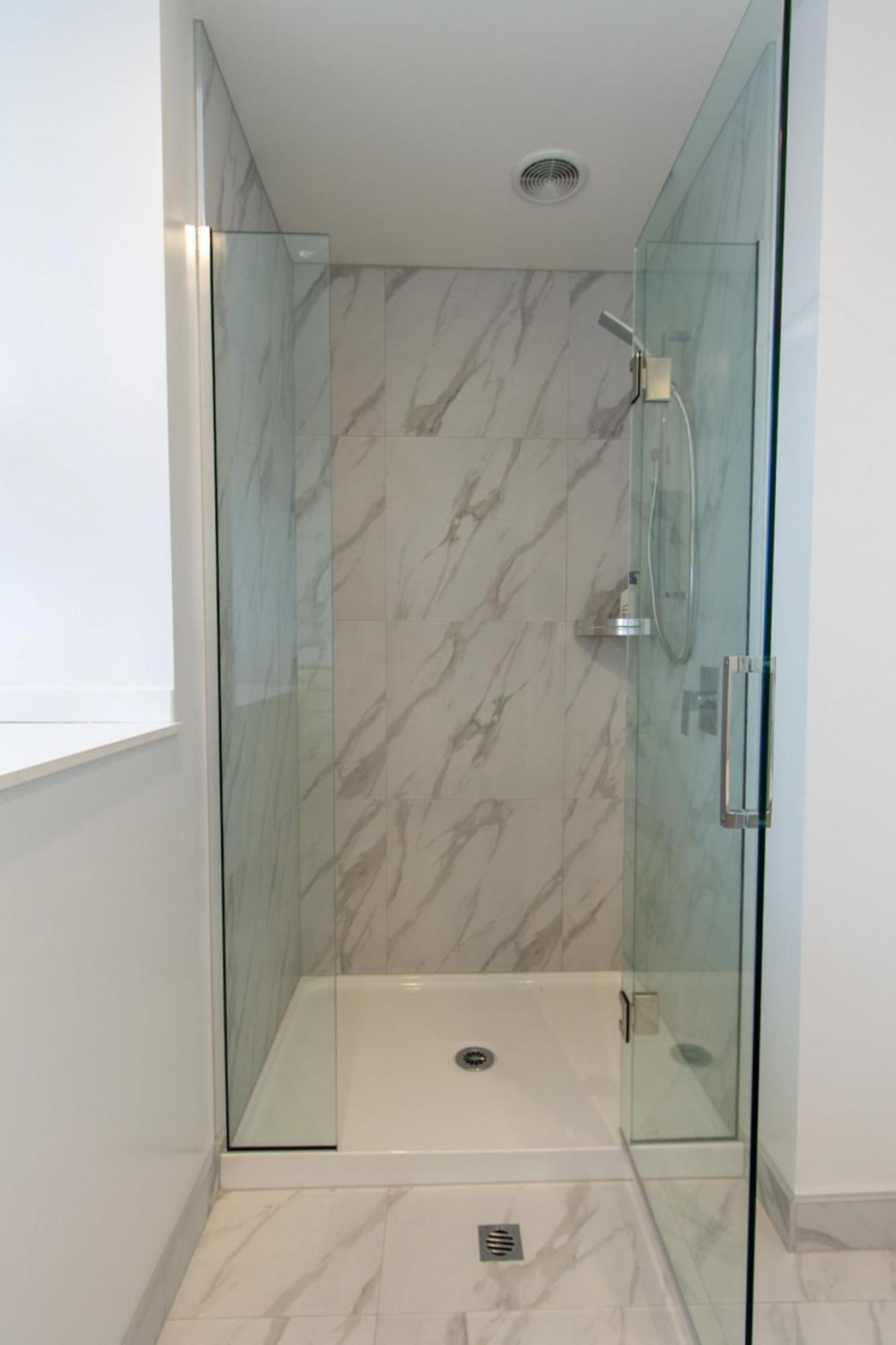 Glamorous 2 Bed Cbd Townhouse W/king Bed *