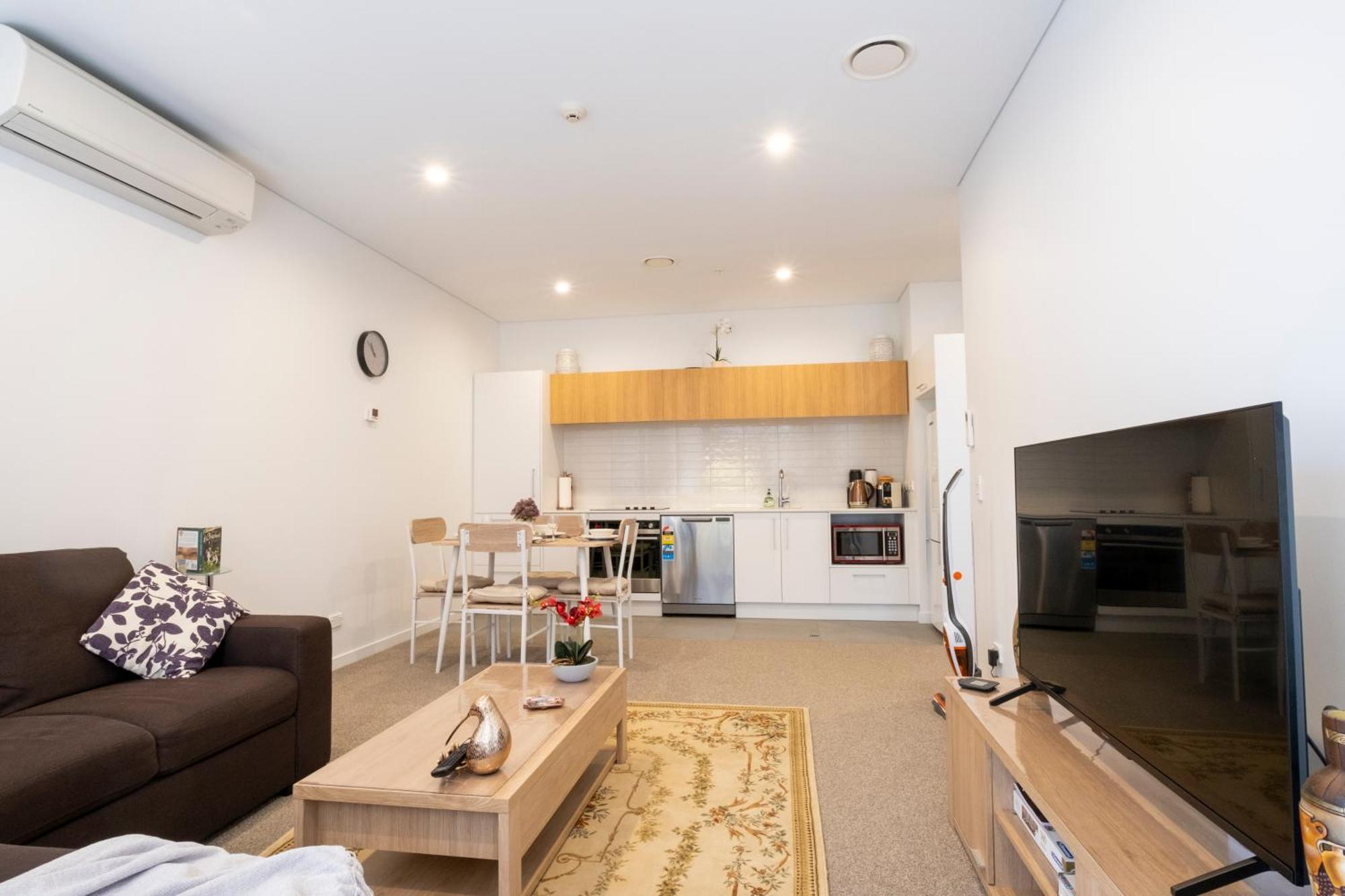 Modern, Ground Floor , Cbd, Free Parking, 2-3 Beds Apartment