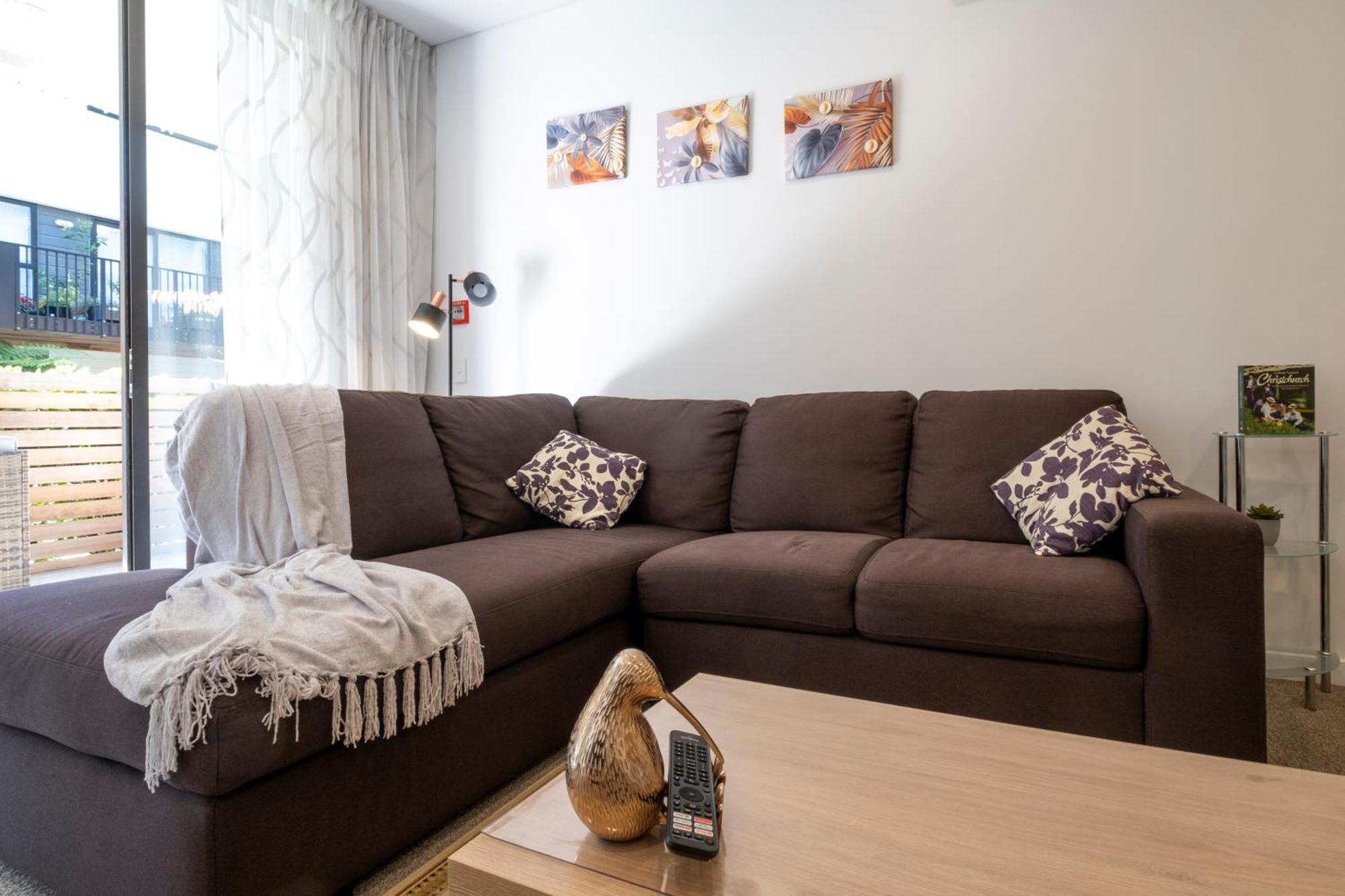 Modern, Ground Floor , Cbd, Free Parking, 2-3 Beds