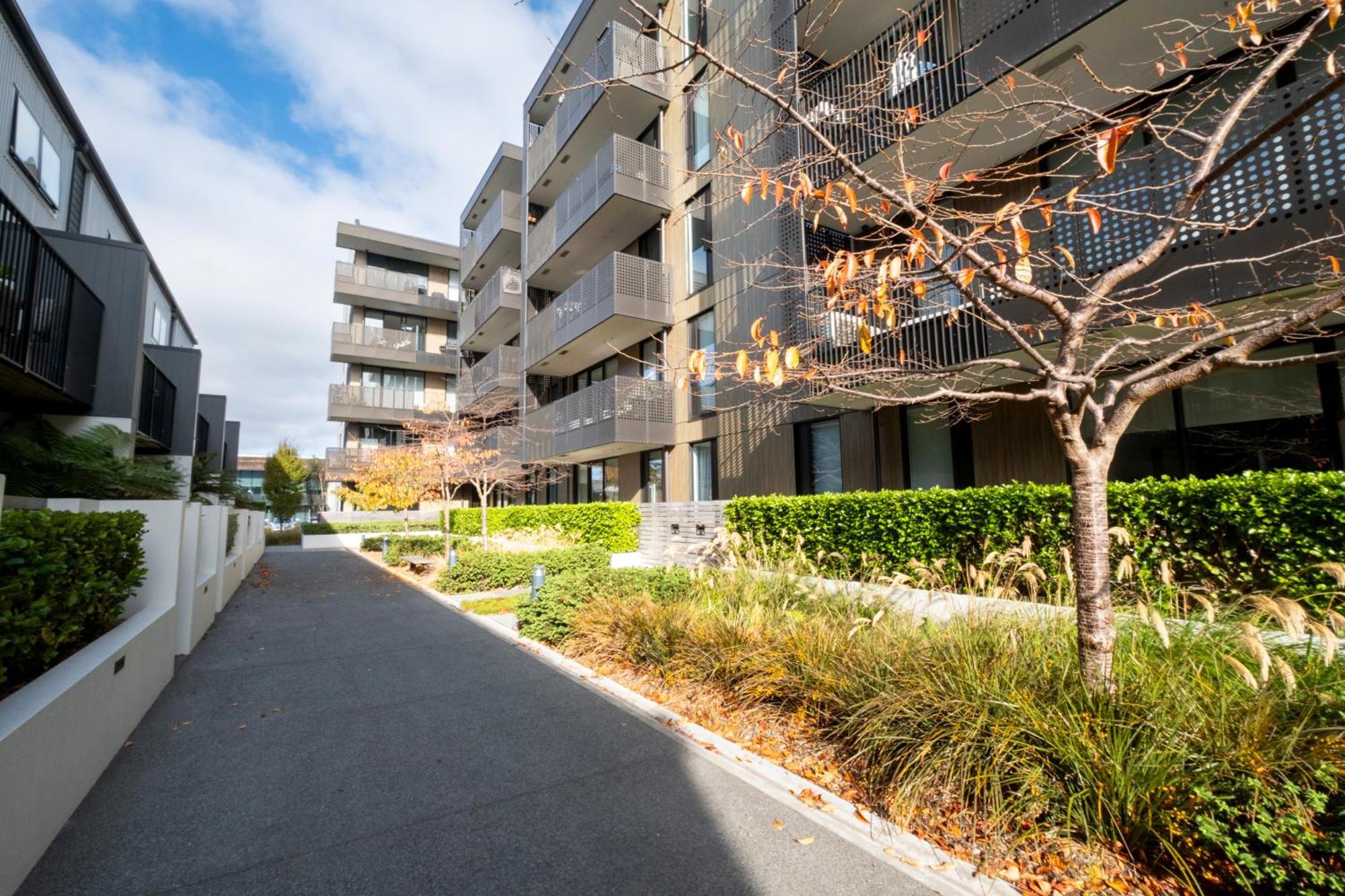 Modern, Ground Floor , Cbd, Free Parking, 2-3 Beds Apartment