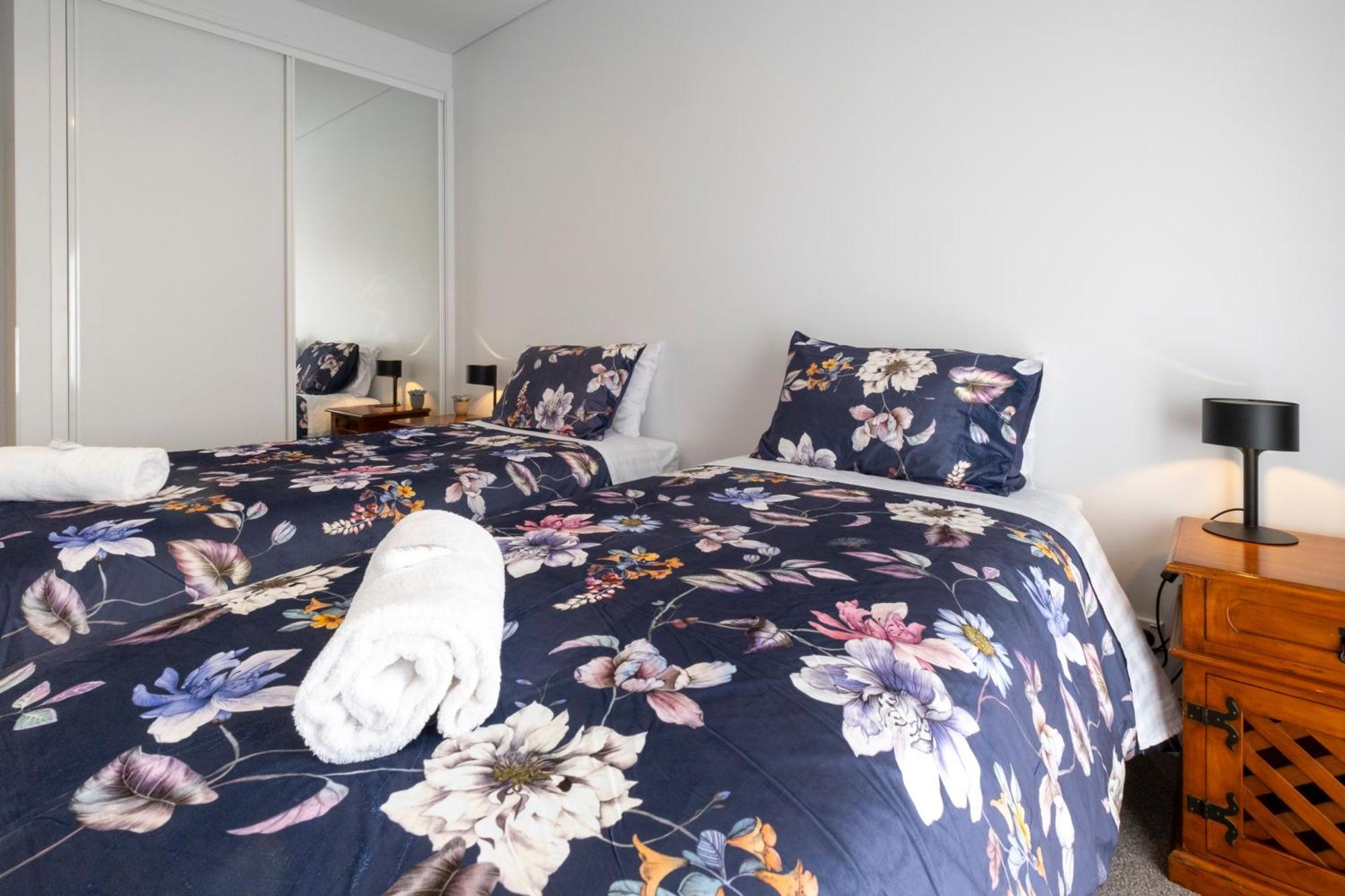 Modern, Ground Floor , Cbd, Free Parking, 2-3 Beds Apartment