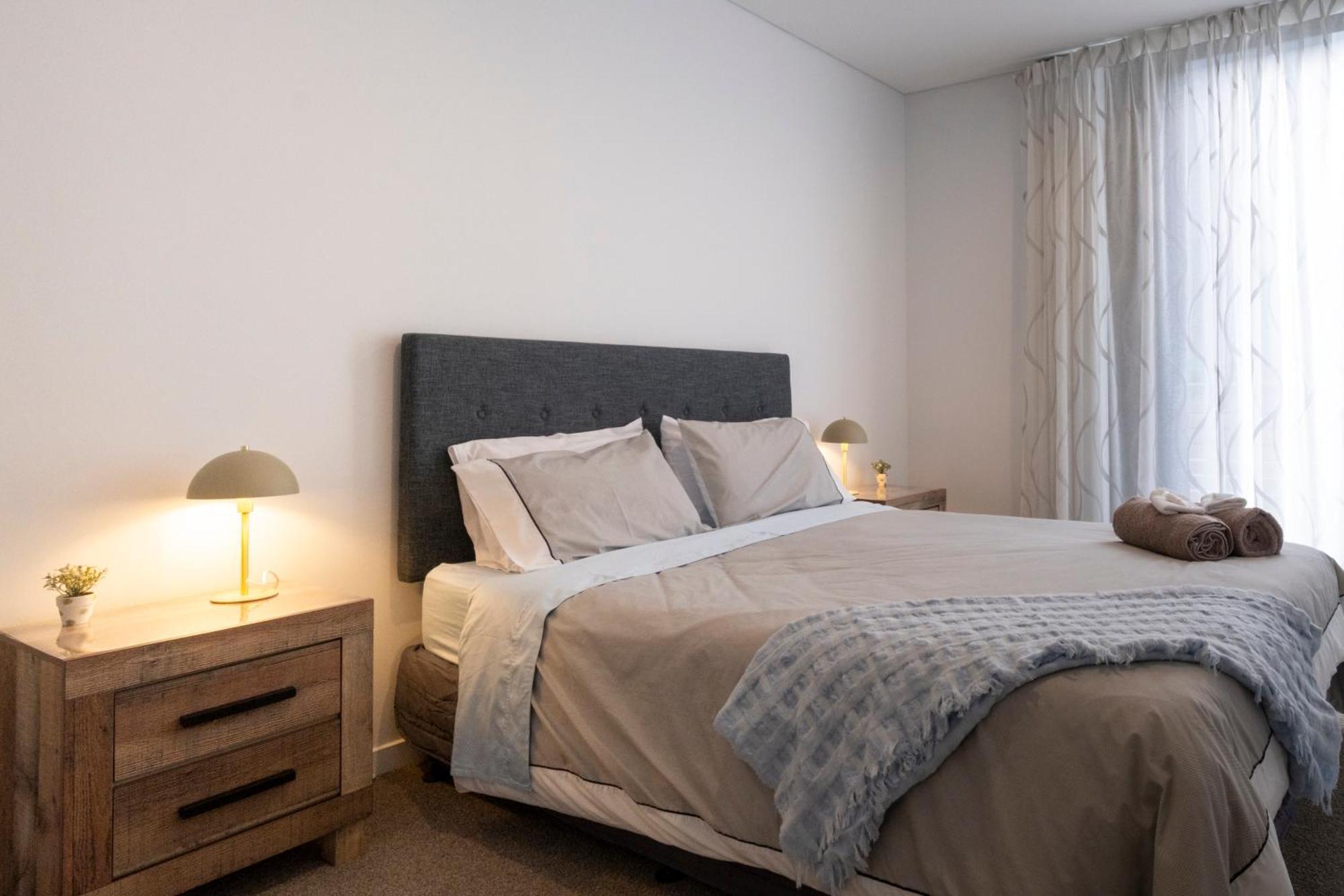 Modern, Ground Floor , Cbd, Free Parking, 2-3 Beds Apartment Christchurch