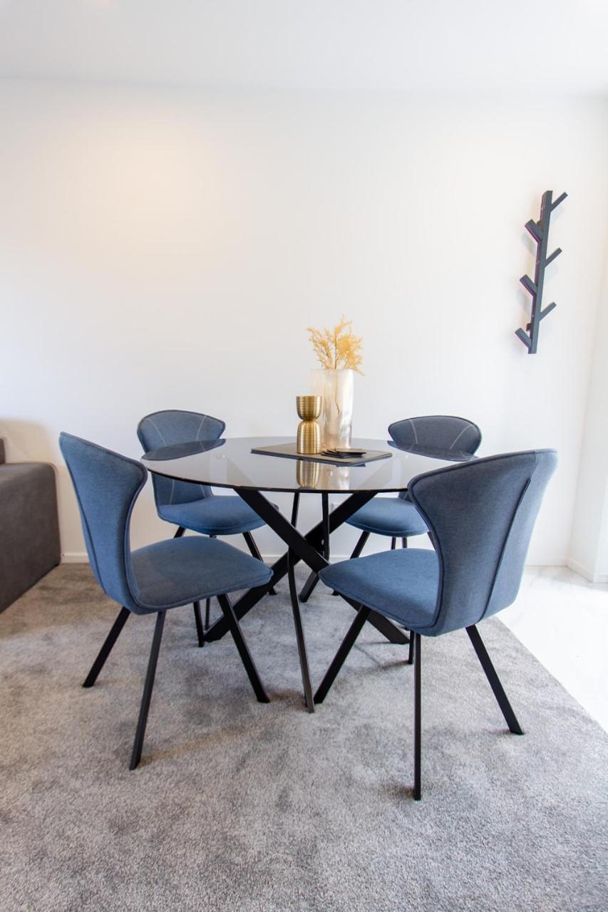 Vacation Riccarton 2 Bed 2 Bath W/carpark Apartment *