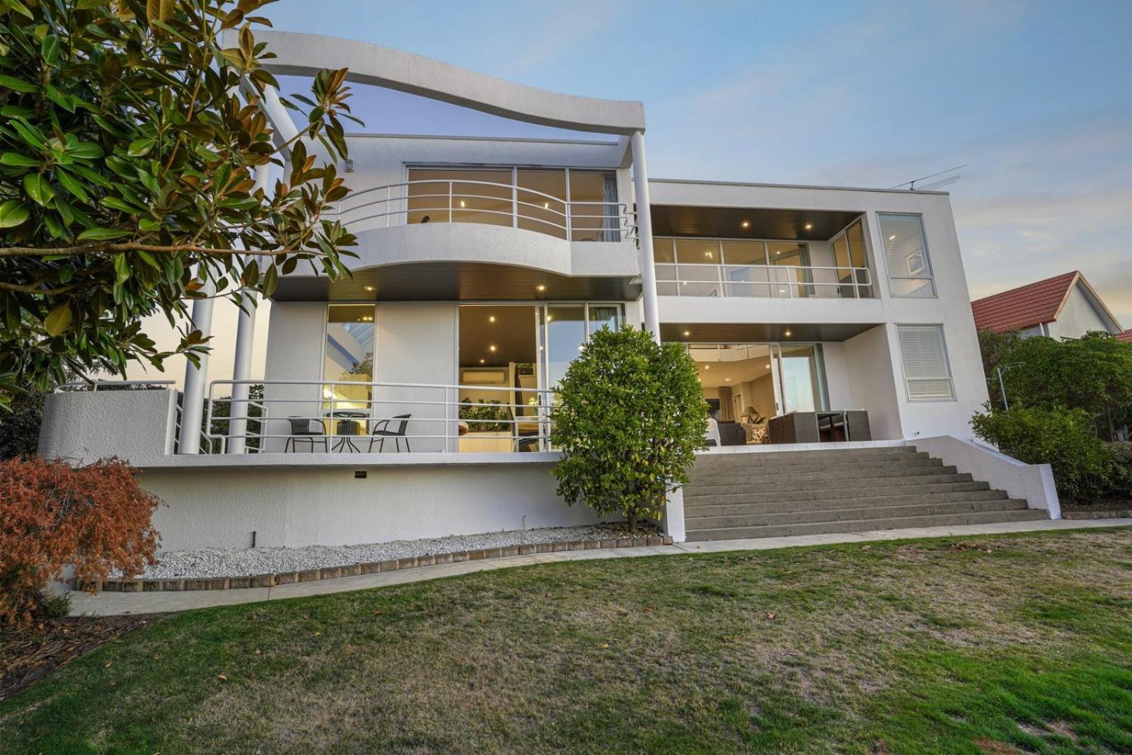 Holiday home Panoramic Views With Hot Tub Christchurch