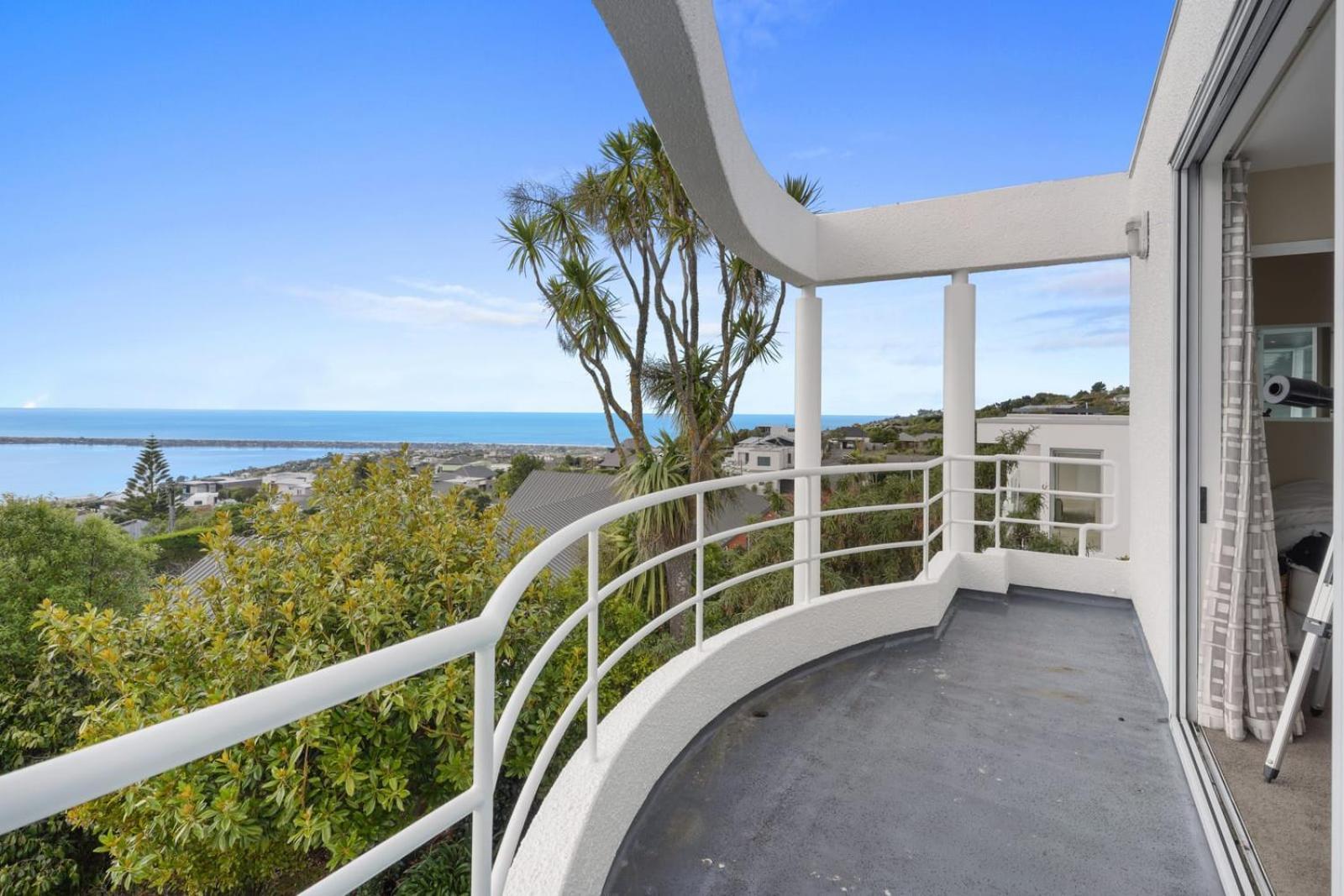 Panoramic Views With Hot Tub Holiday home Christchurch