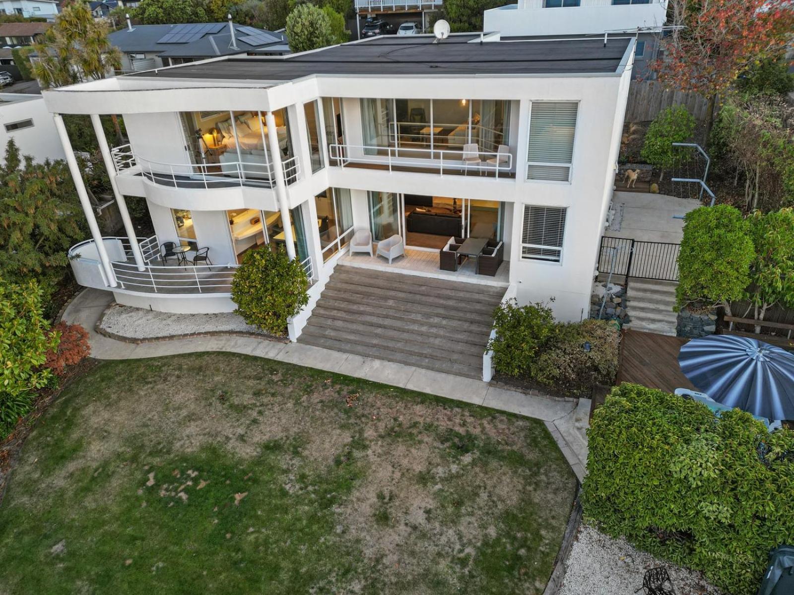 Panoramic Views With Hot Tub * Christchurch