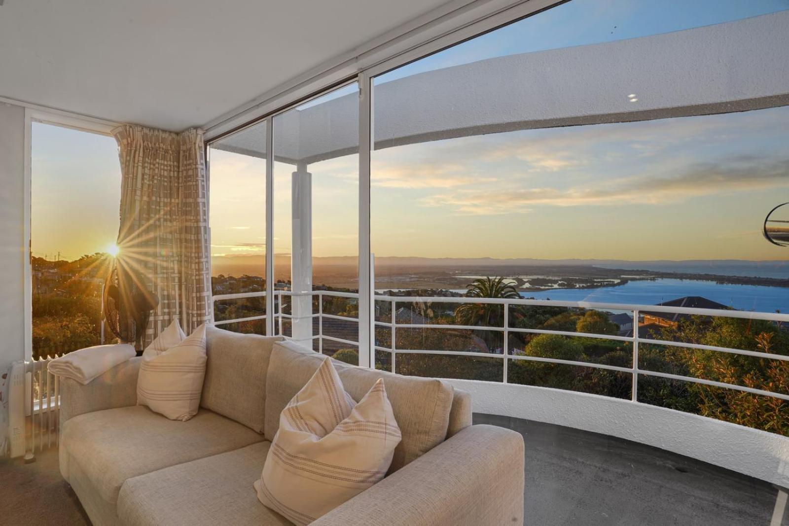 Panoramic Views With Hot Tub Christchurch