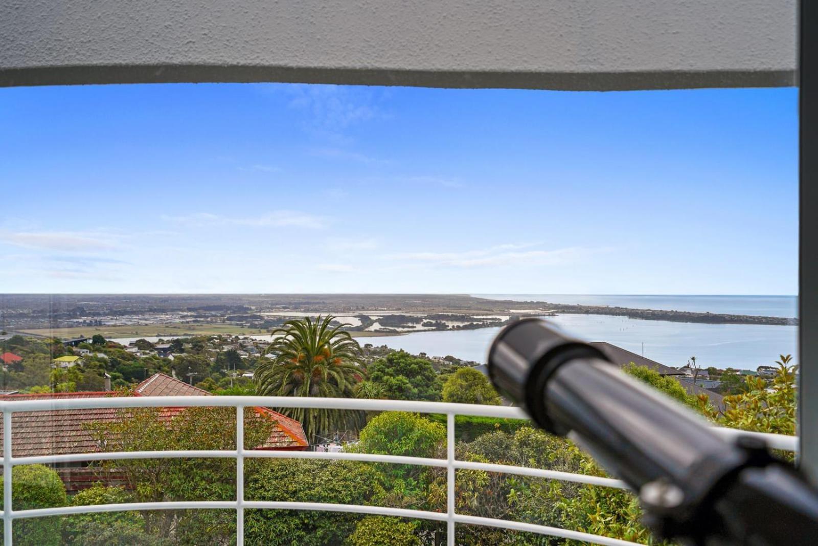 Holiday home Panoramic Views With Hot Tub Christchurch