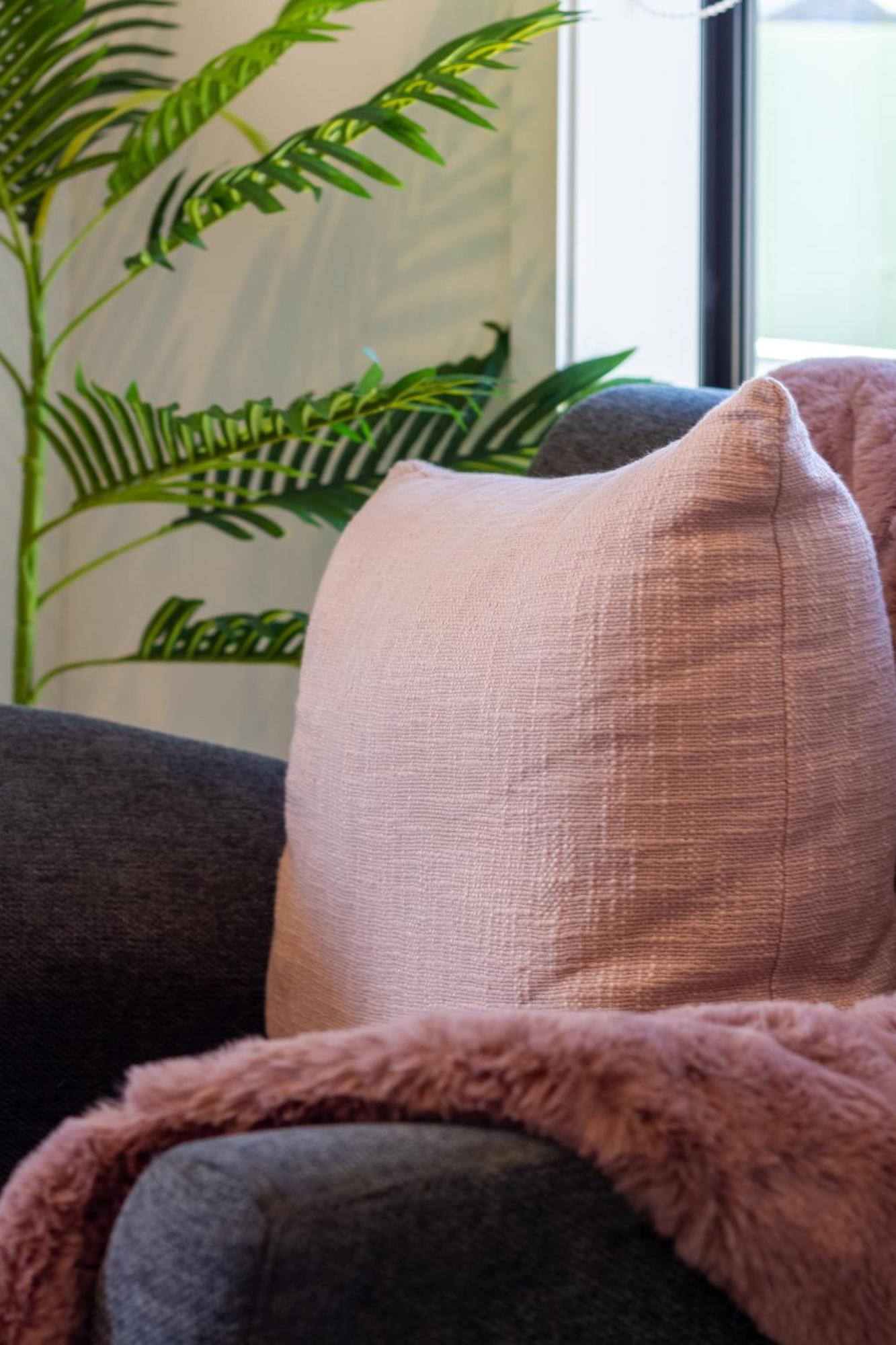 Bliss: Explore From Wilmer St Apartment