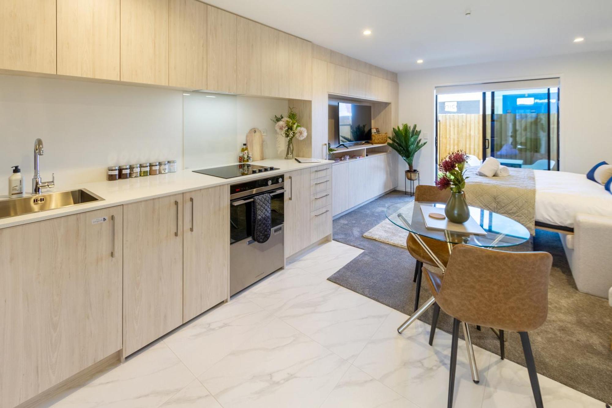 Downtown Comfort: Modern With Backyard Apartment