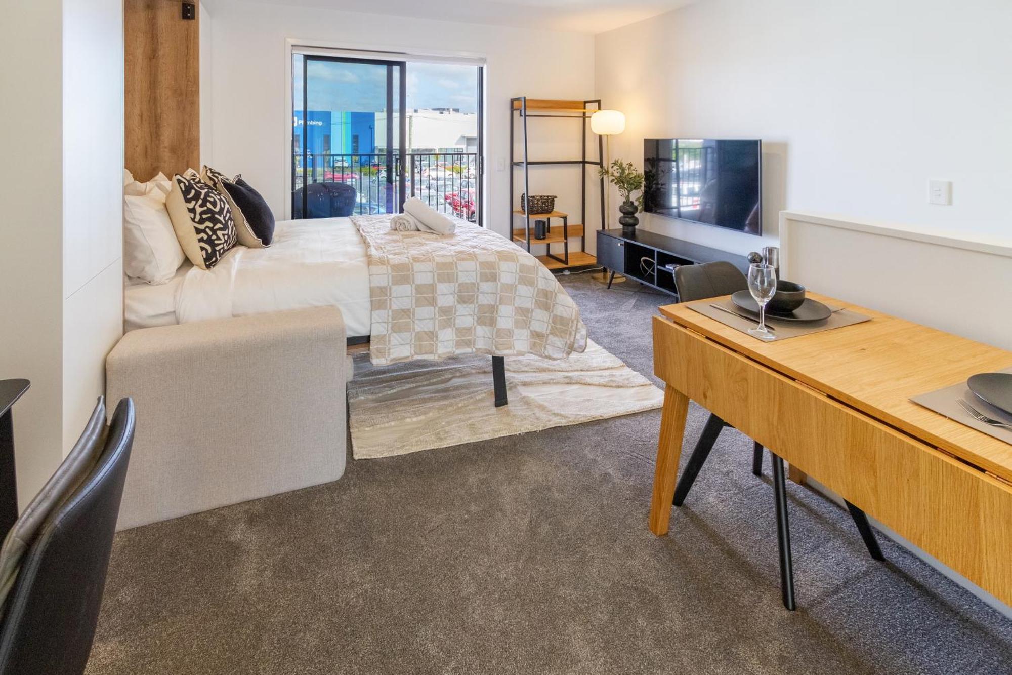 Prime Locale: With Balcony Apartamento Christchurch