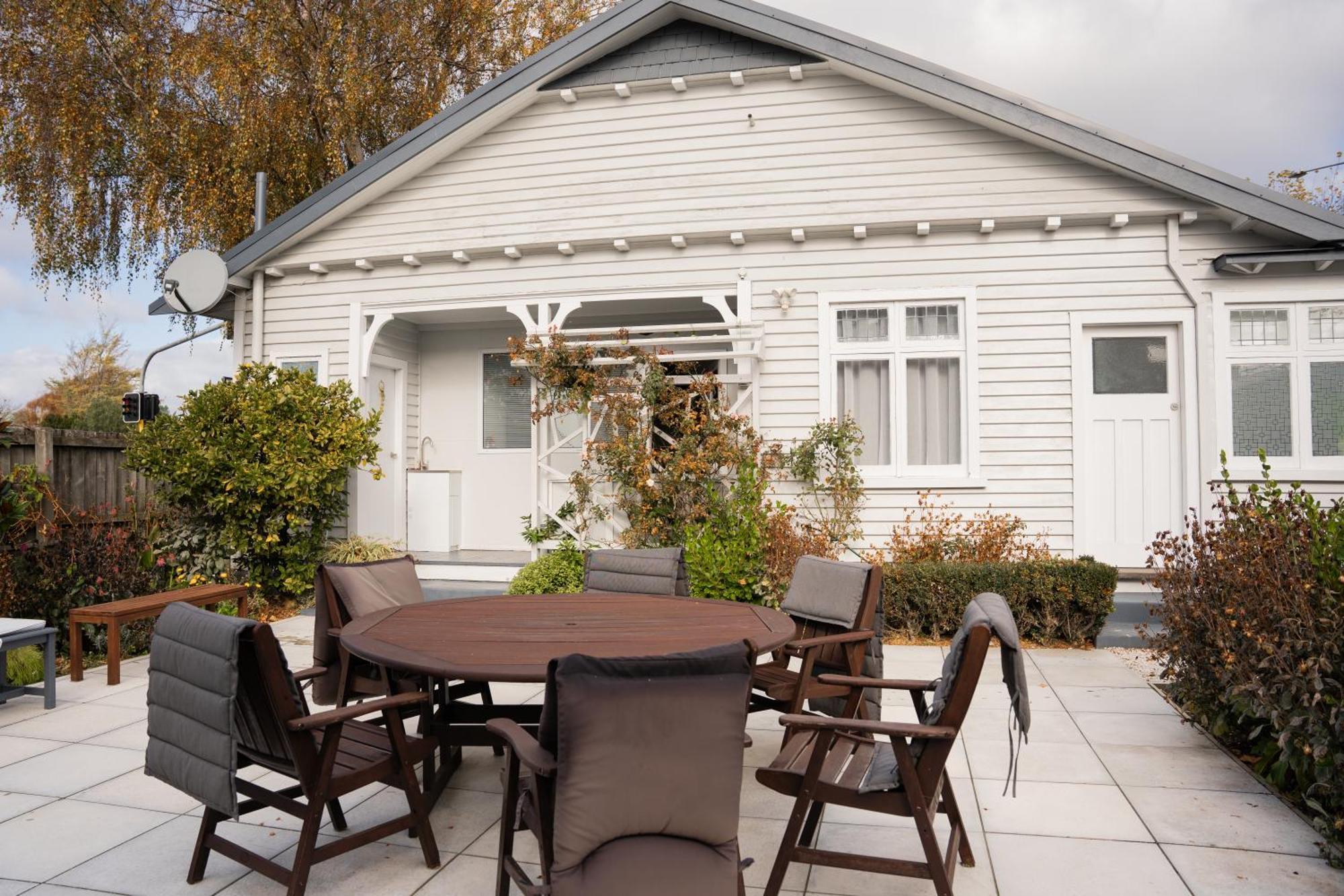 Villa Charming 1920s On Bealey Ave Christchurch