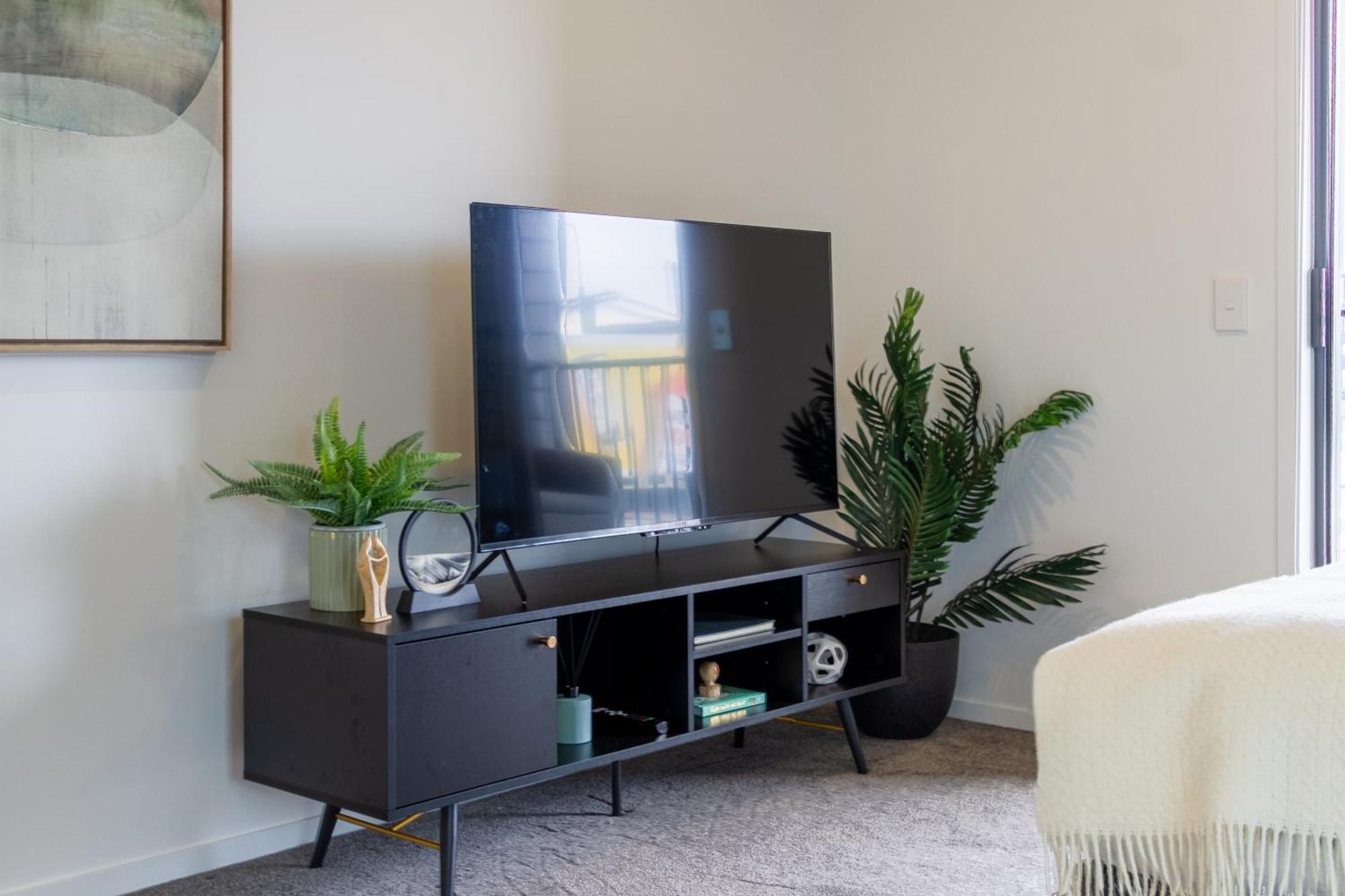 Apartment Upper Perfection: 8 Wilmer St. Gem