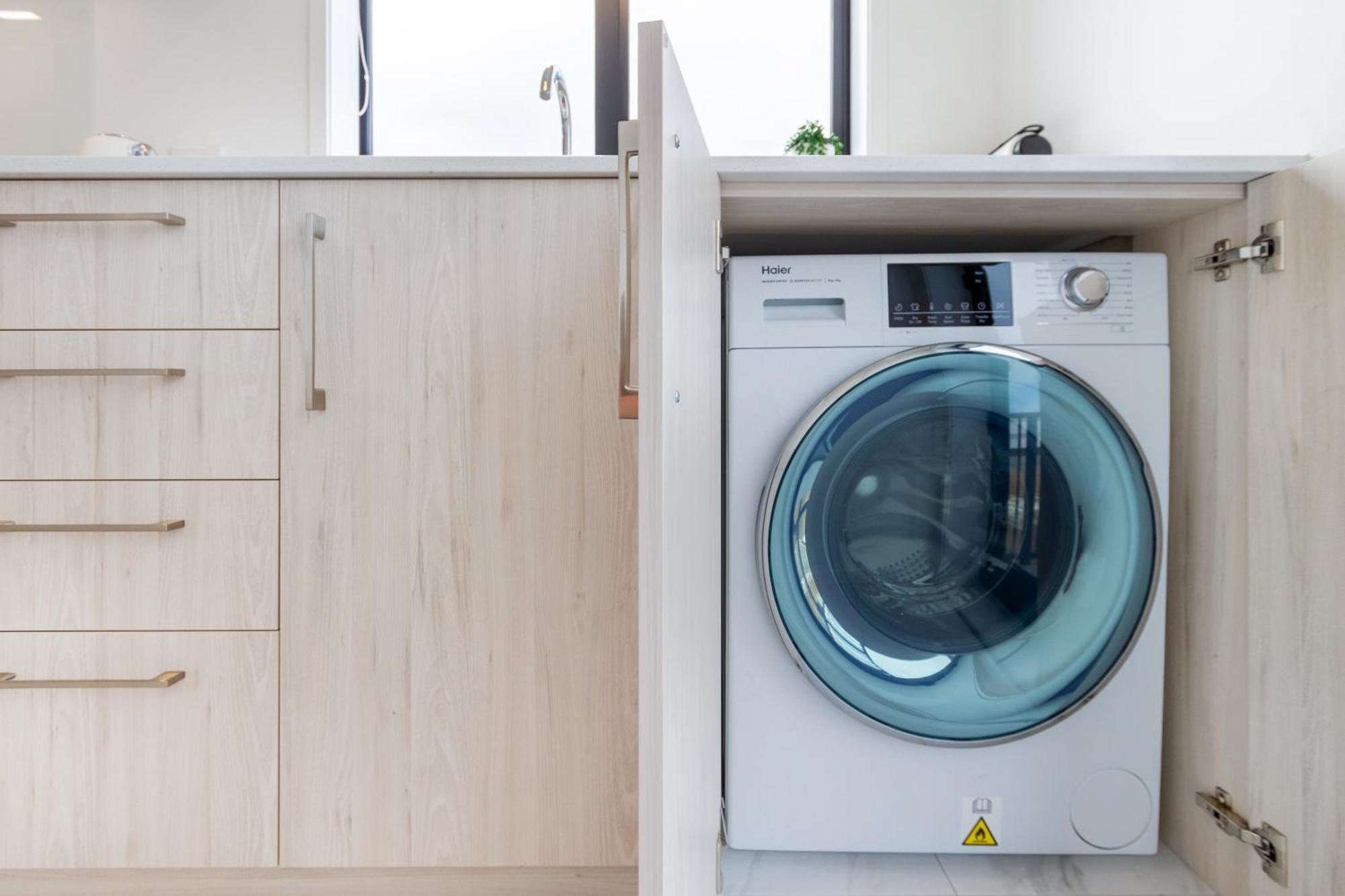 Apartment Upper Perfection: 8 Wilmer St. Gem *