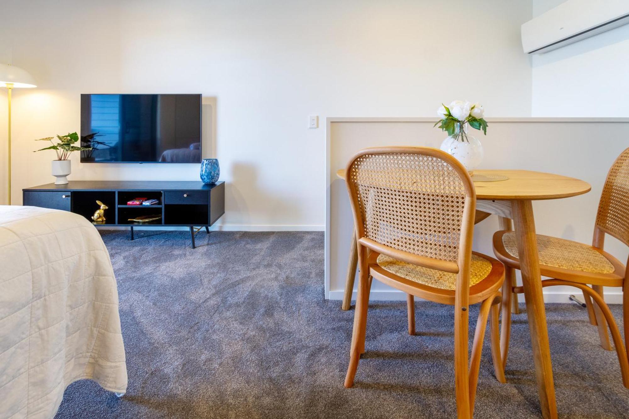 Apartment Explore From 8 Wilmer: Upper Level Cozy Christchurch