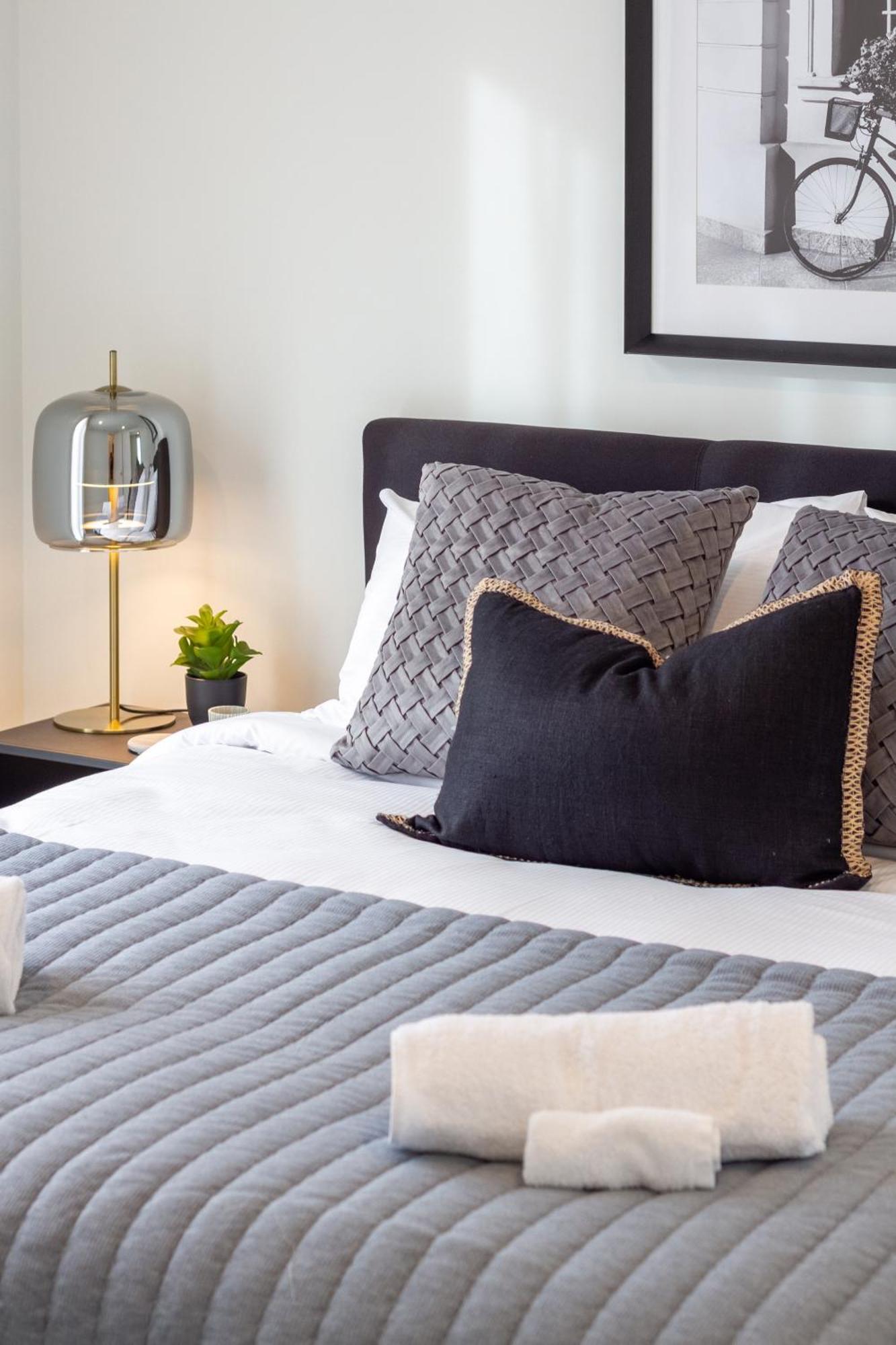 Relaxing Hideaway - 2 Bed In Cbd Apartment *
