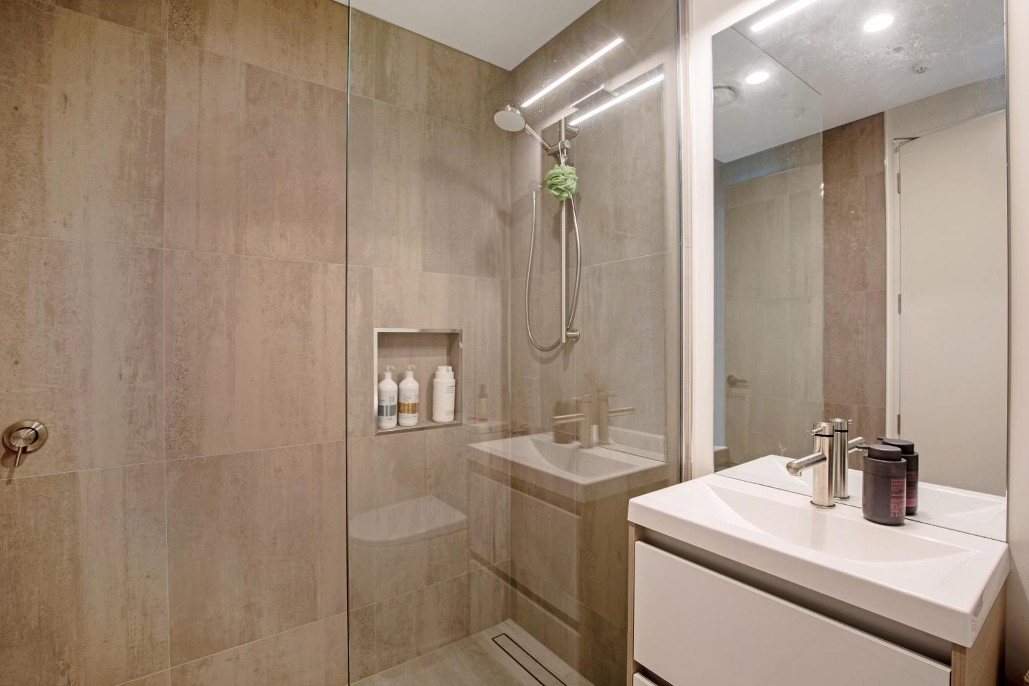 Modern And - Apartment 