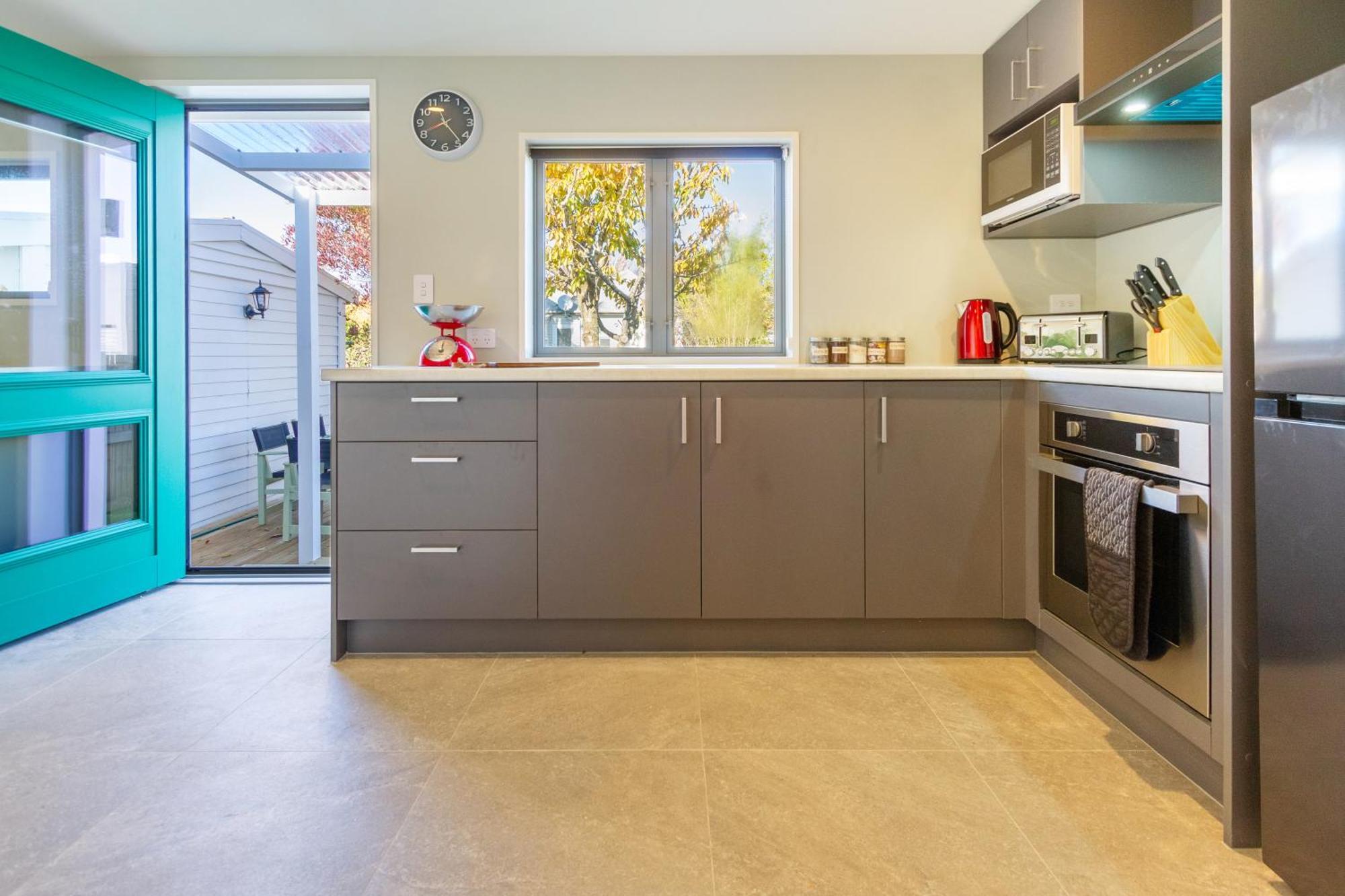 Charming 3 Bedroom Near * Christchurch