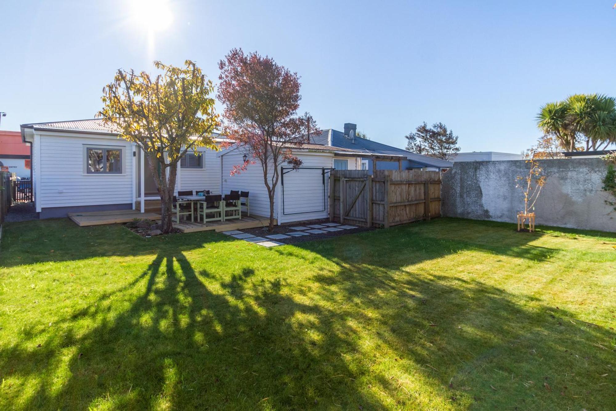 Charming 3 Bedroom Near Apartment