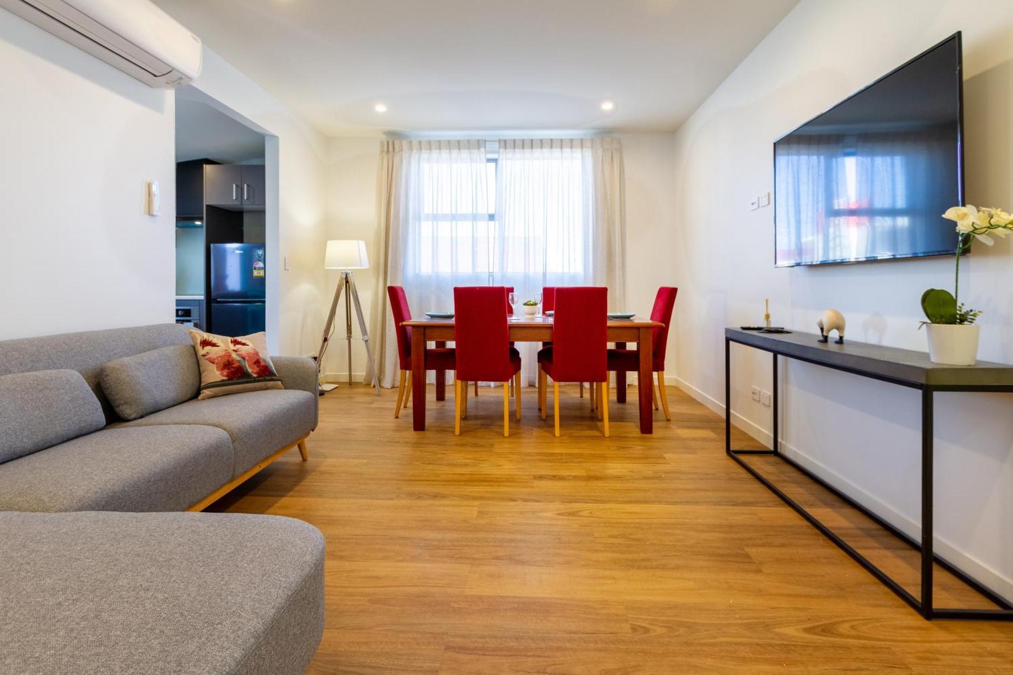 Apartment Charming 3 Bedroom Near *