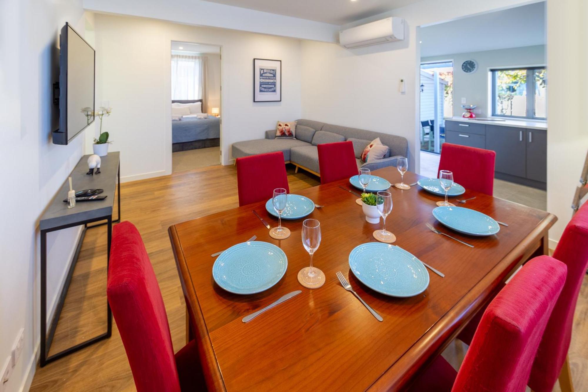 Charming 3 Bedroom Near Apartment