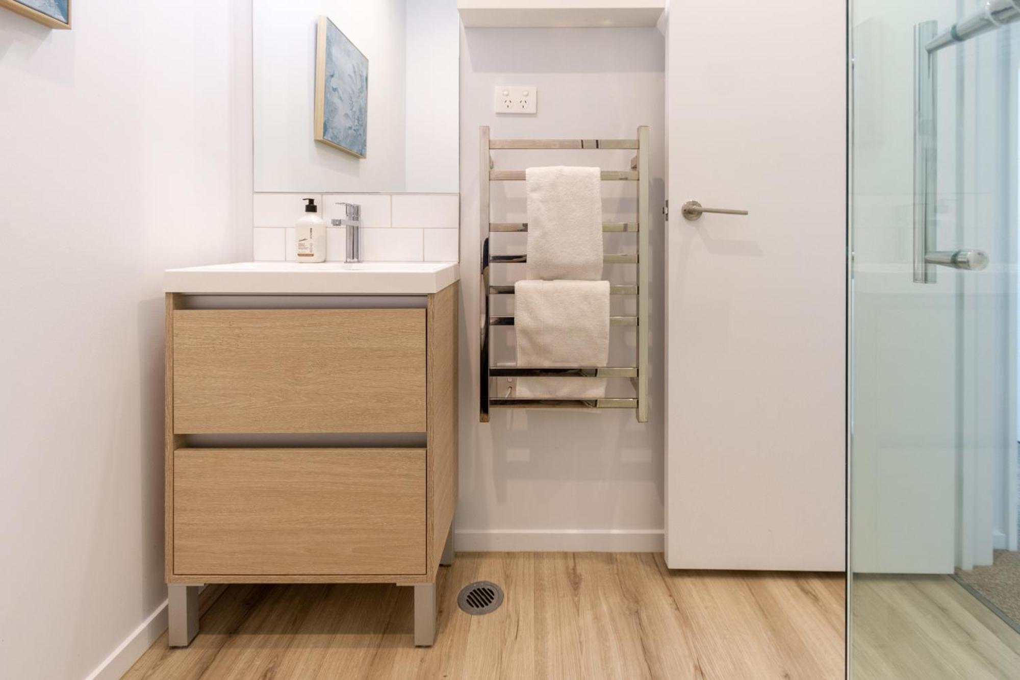 2br Townhouse With Free Carpark