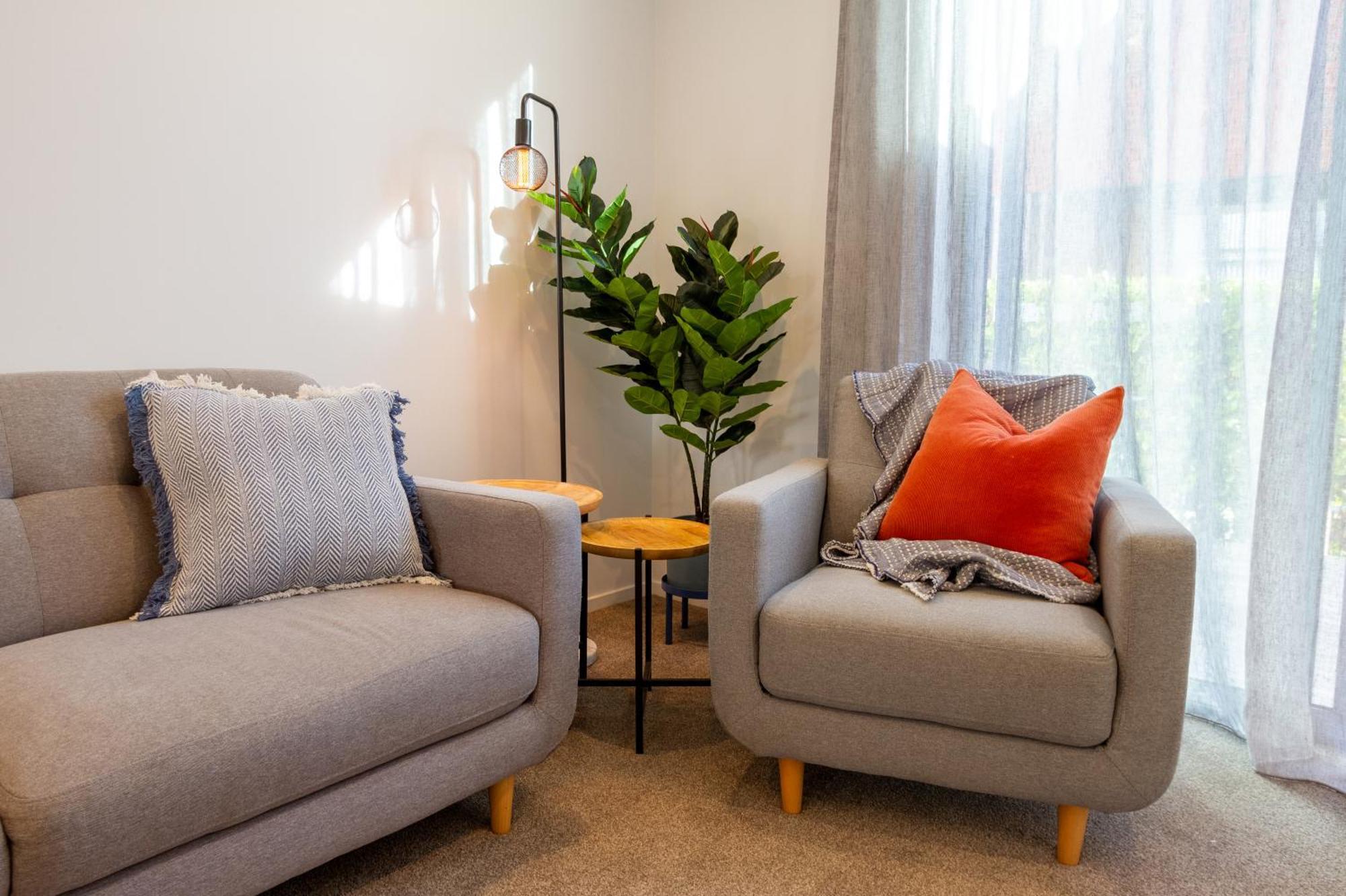 2br Townhouse With Free Carpark Apartment *