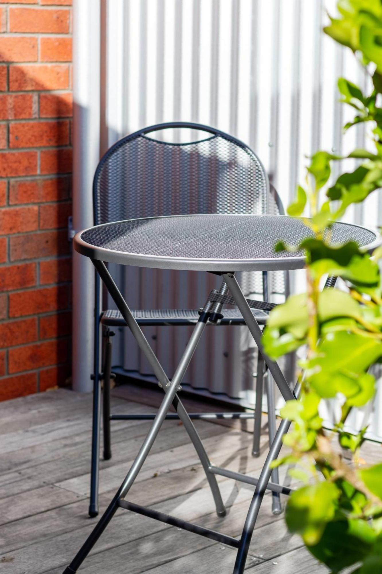 2br Townhouse With Free Carpark Apartment *