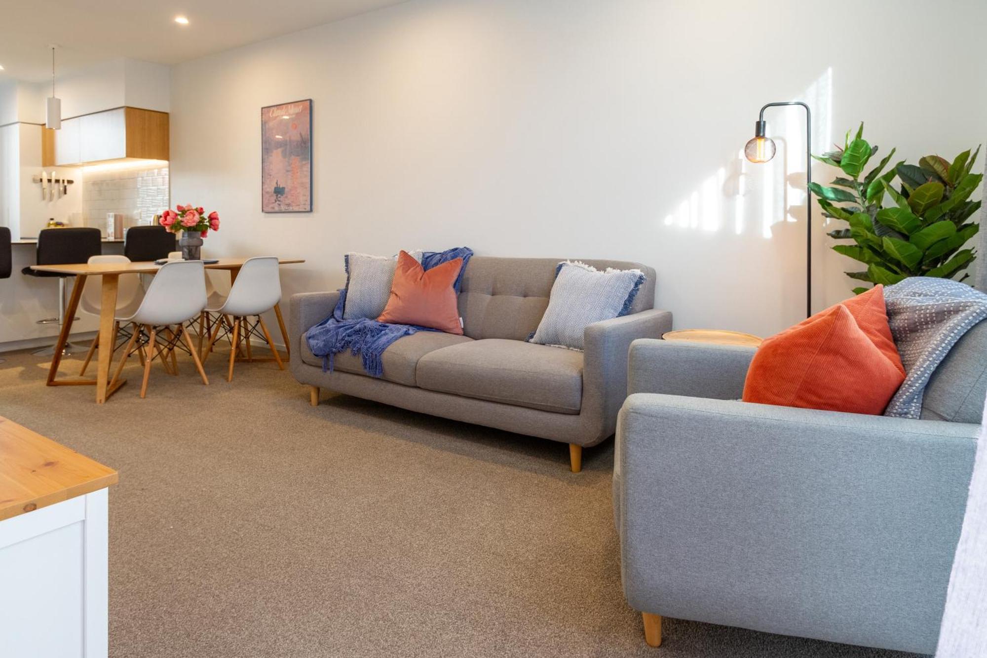 2br Townhouse With Free Carpark *