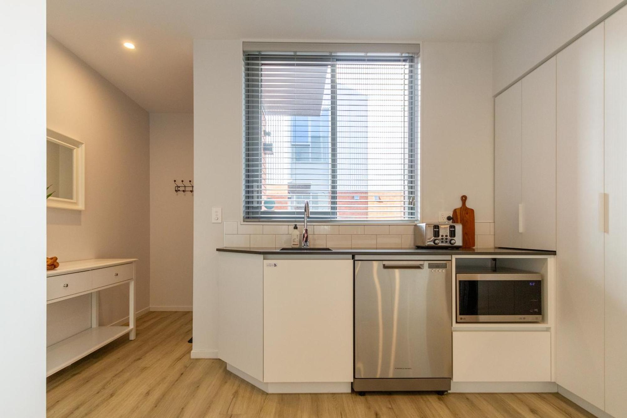 2br Townhouse With Free Carpark Apartment Christchurch