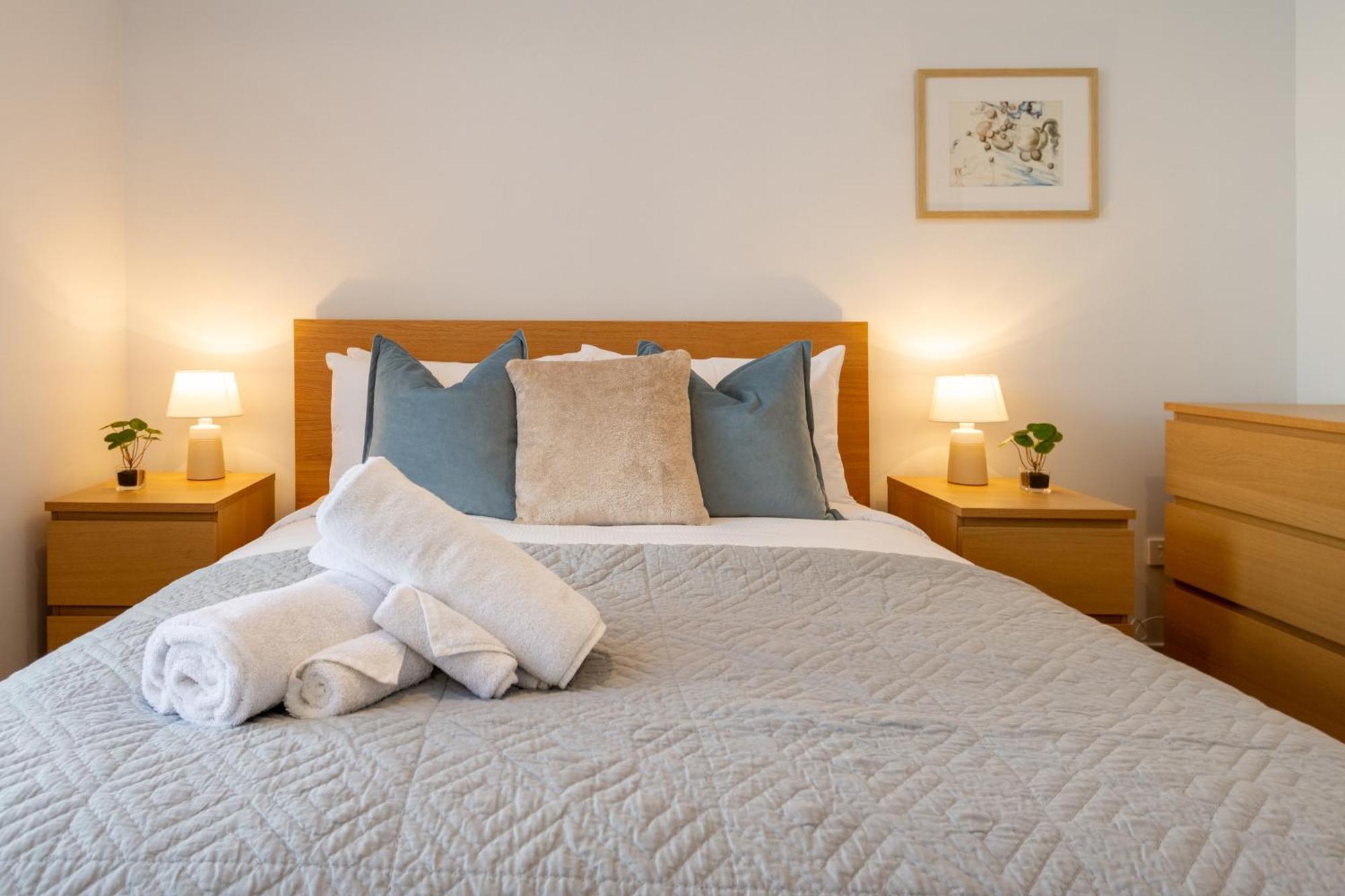 2br Townhouse With Free Carpark *