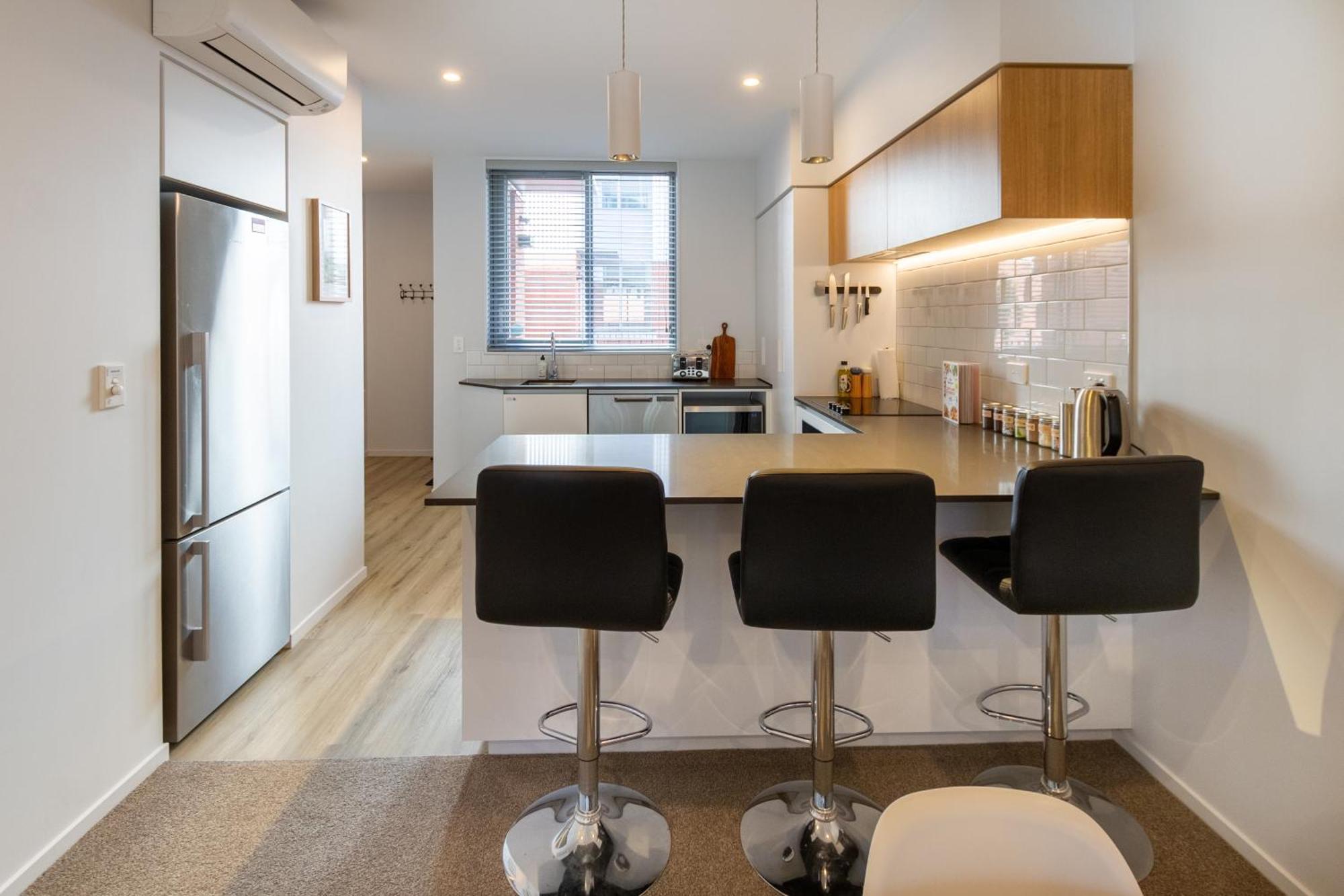2br Townhouse With Free Carpark Apartment *