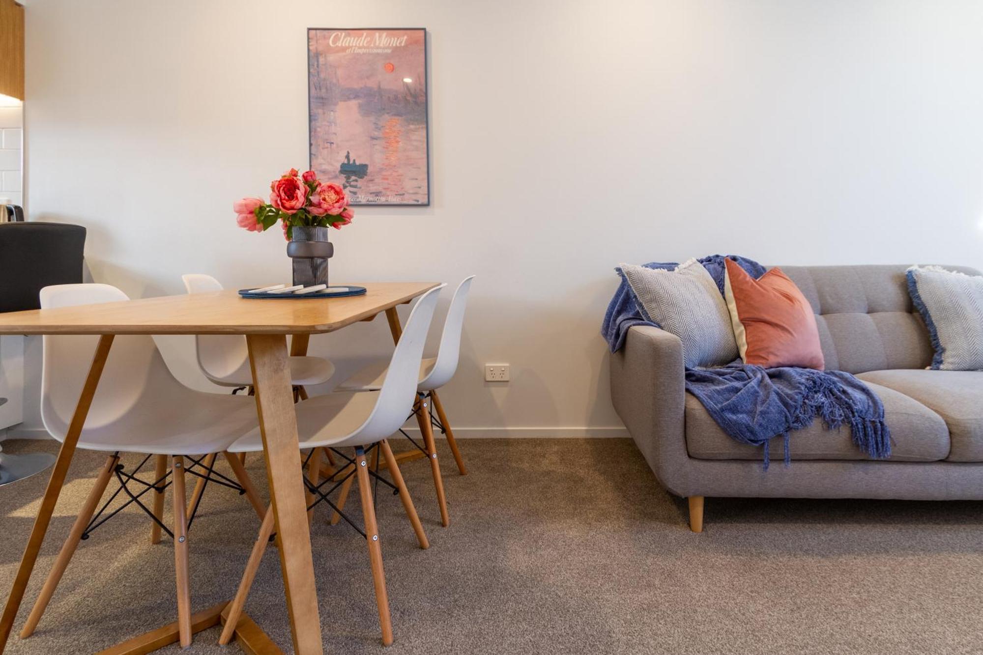 2br Townhouse With Free Carpark Apartment *