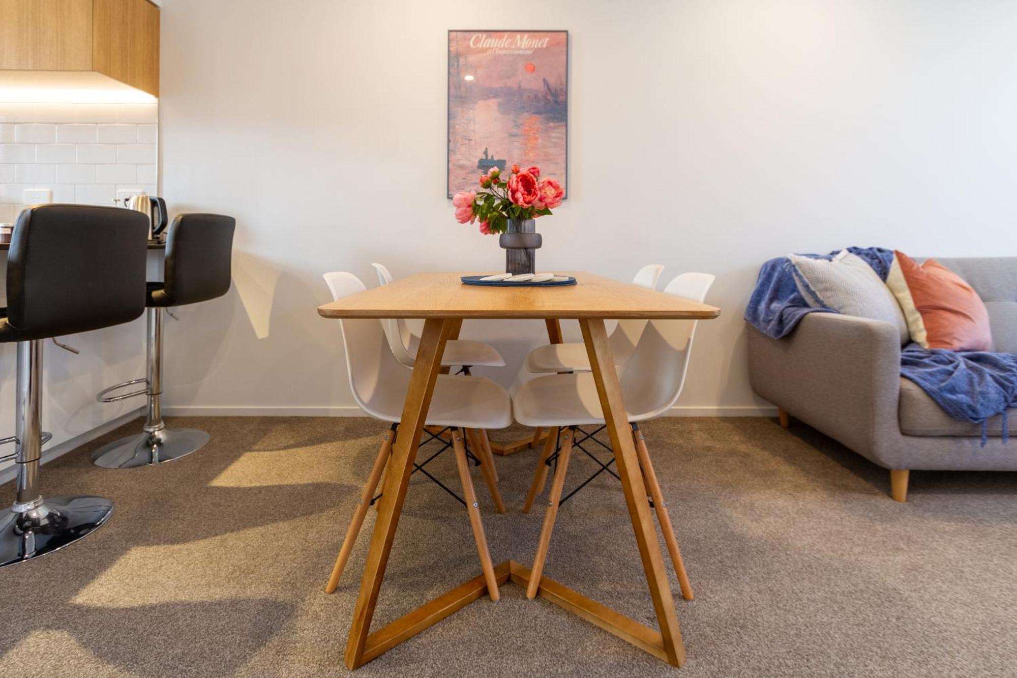 2br Townhouse With Free Carpark Apartment *