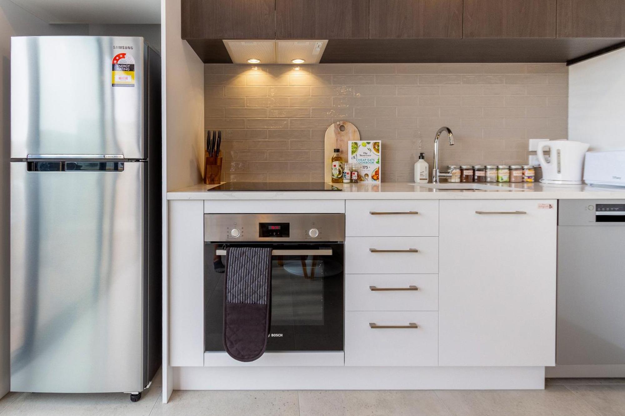 Apartment 2br Townhouse: Cosy, Close To City, Car Park *