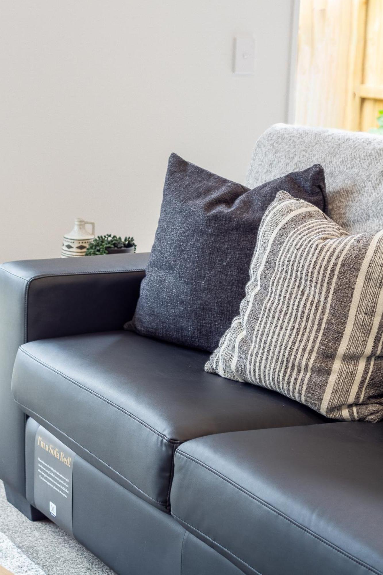 2br Townhouse: Cosy, Close To City, Car Park * Christchurch