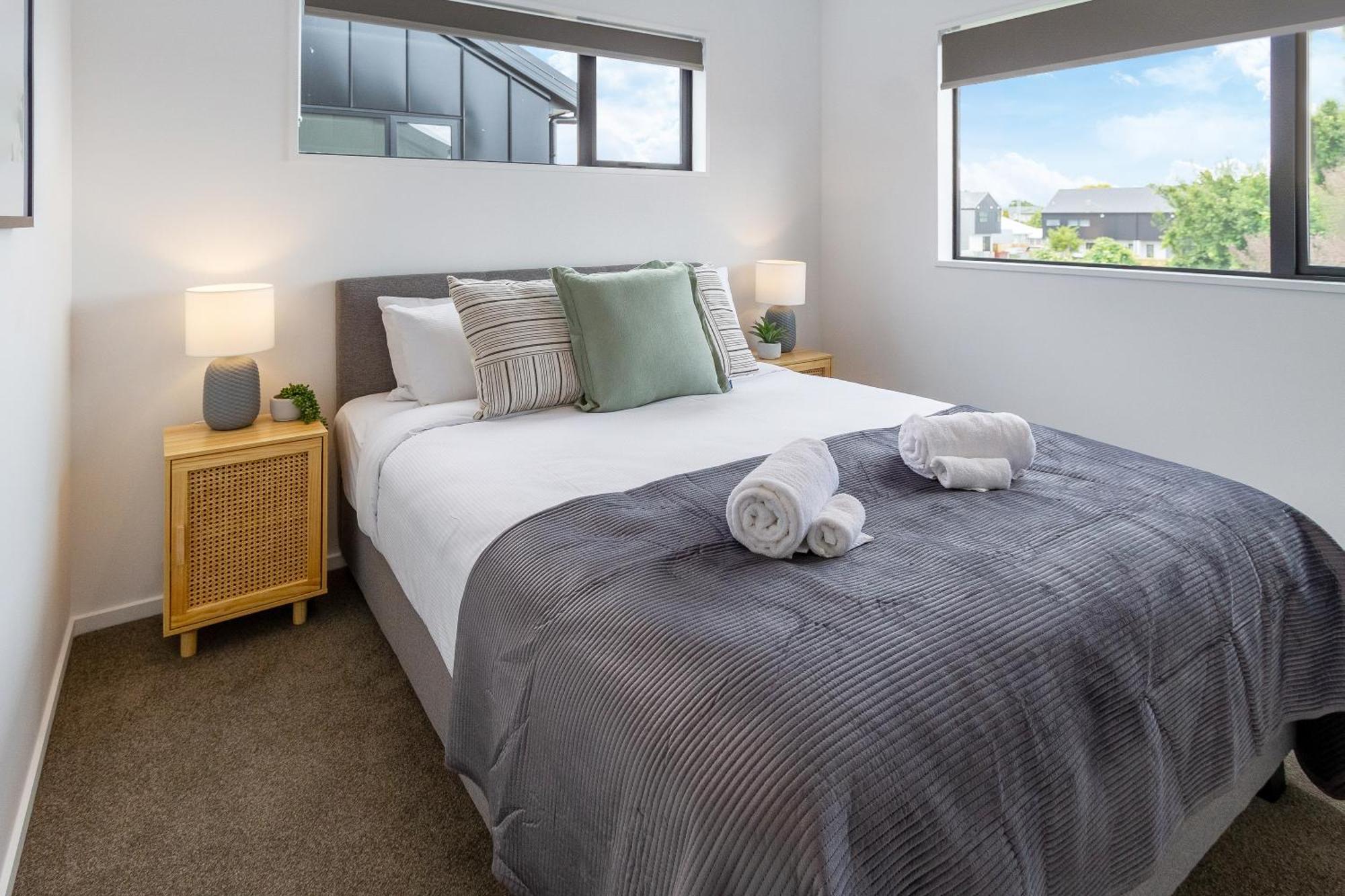 2br Townhouse: Cosy, Close To City, Car Park