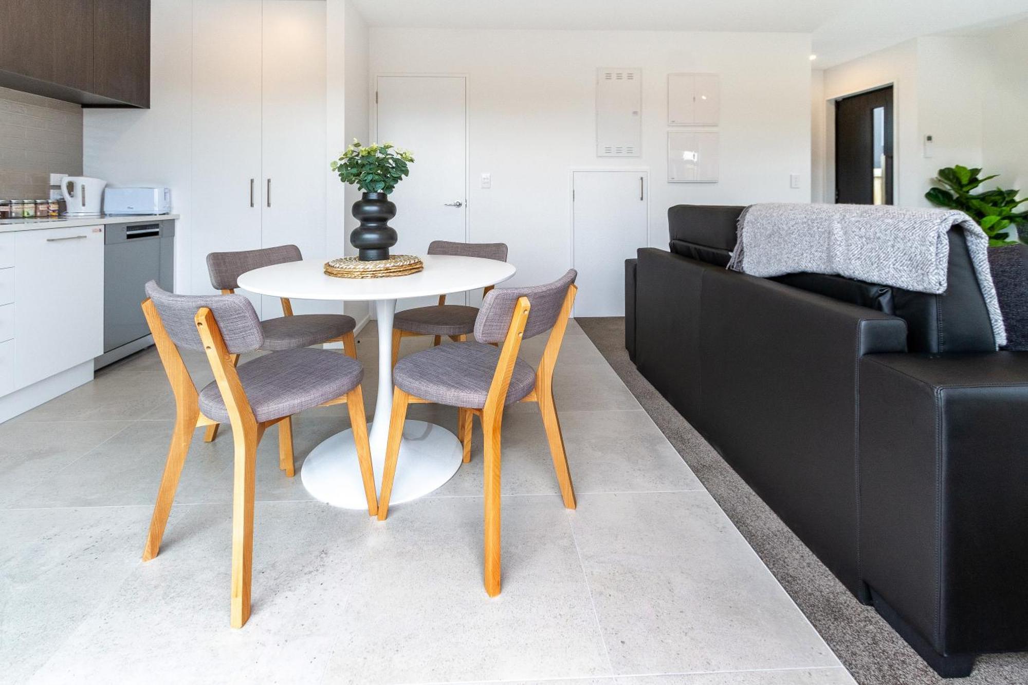 Apartment 2br Townhouse: Cosy, Close To City, Car Park *