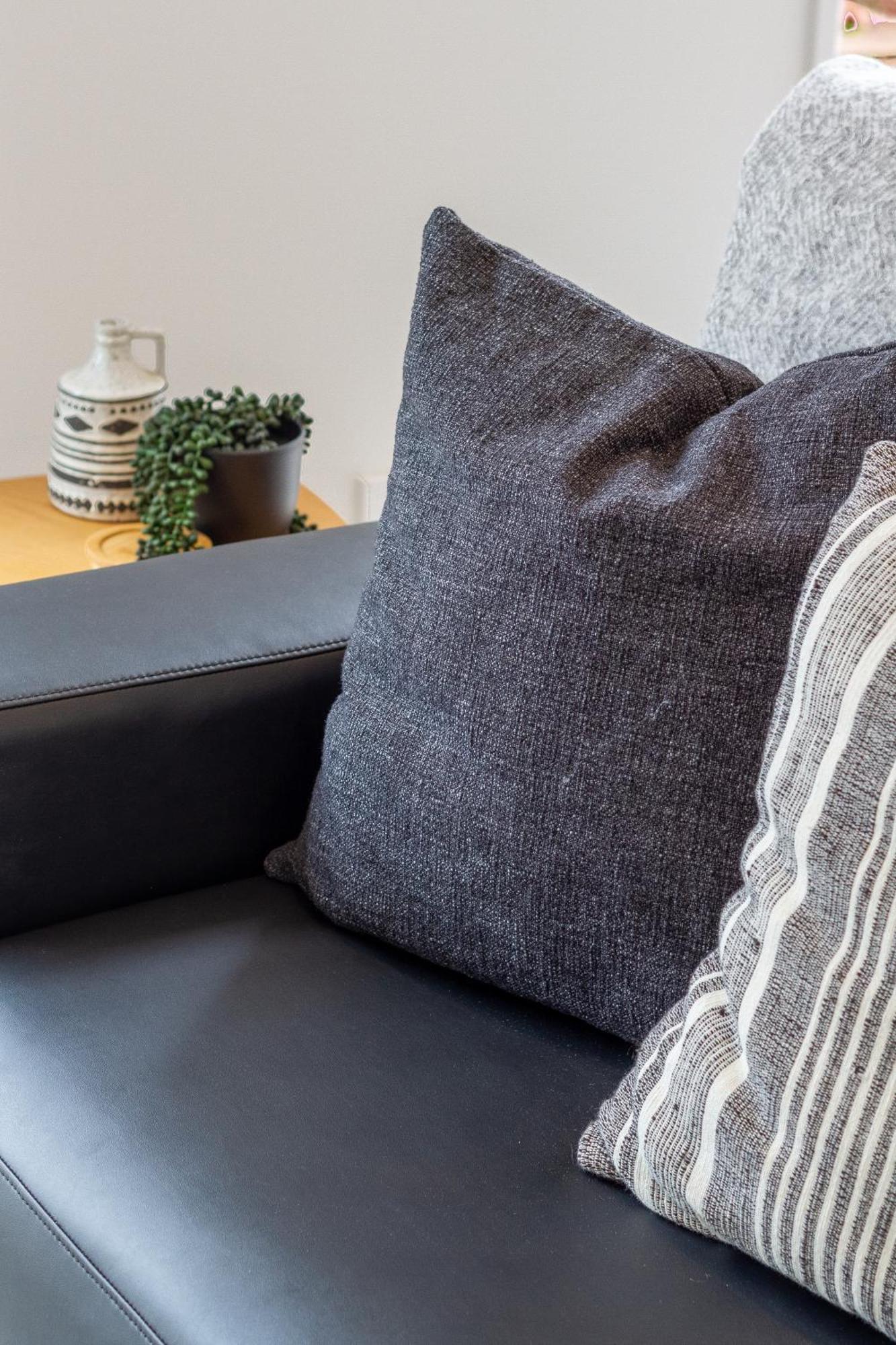 Apartment 2br Townhouse: Cosy, Close To City, Car Park