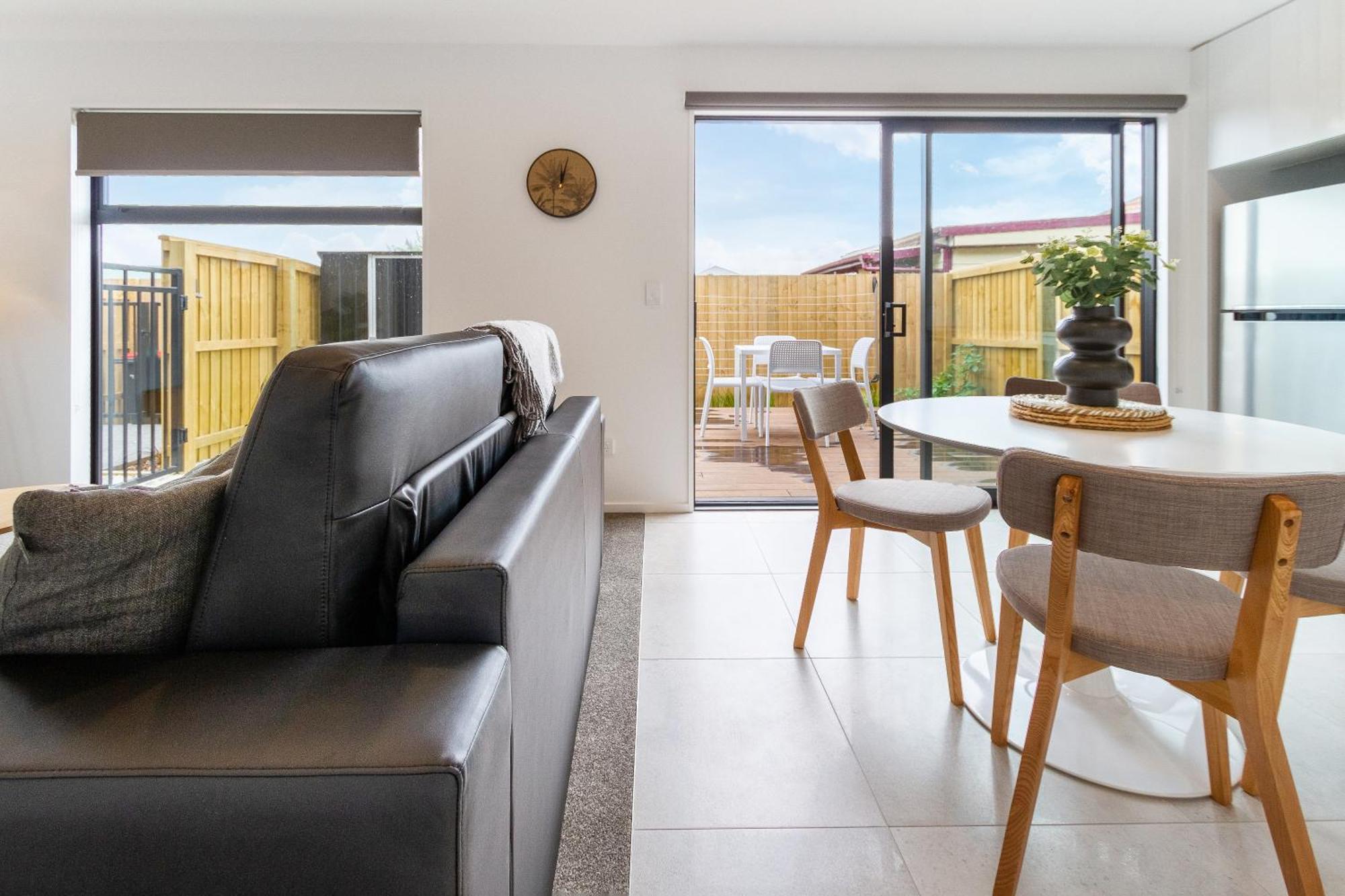 2br Townhouse: Cosy, Close To City, Car Park * Christchurch