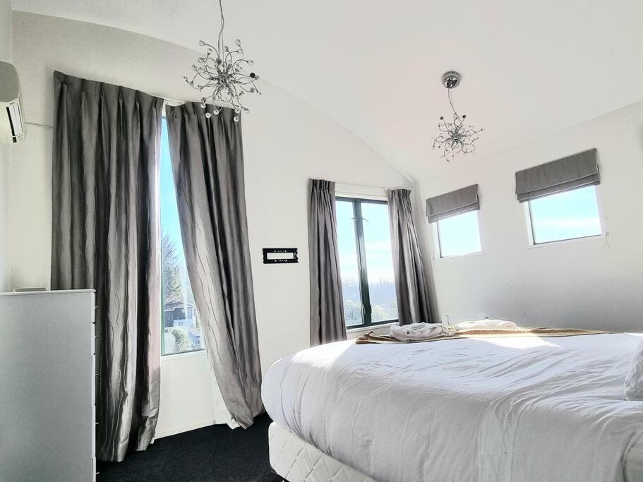 4brm Family House In Cashmere -sleeps 7
