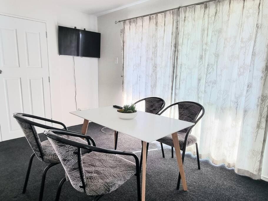 4brm Family House In Cashmere -sleeps 7 Holiday home Christchurch