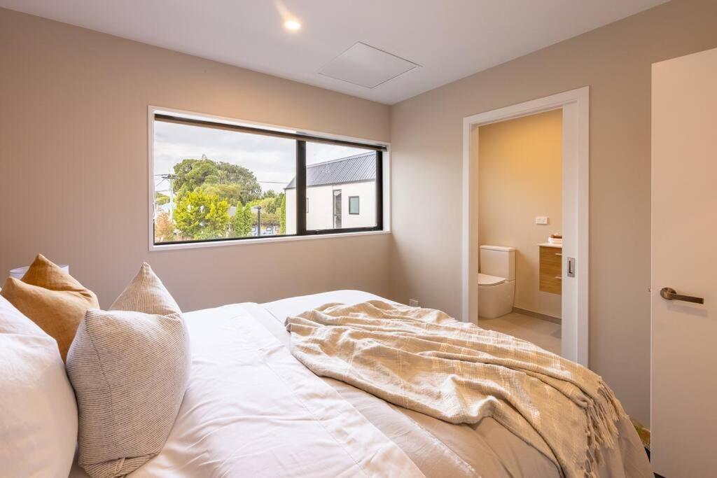 Brand New & Townhouse *