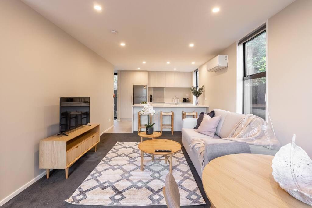 Brand New & Townhouse Apartment