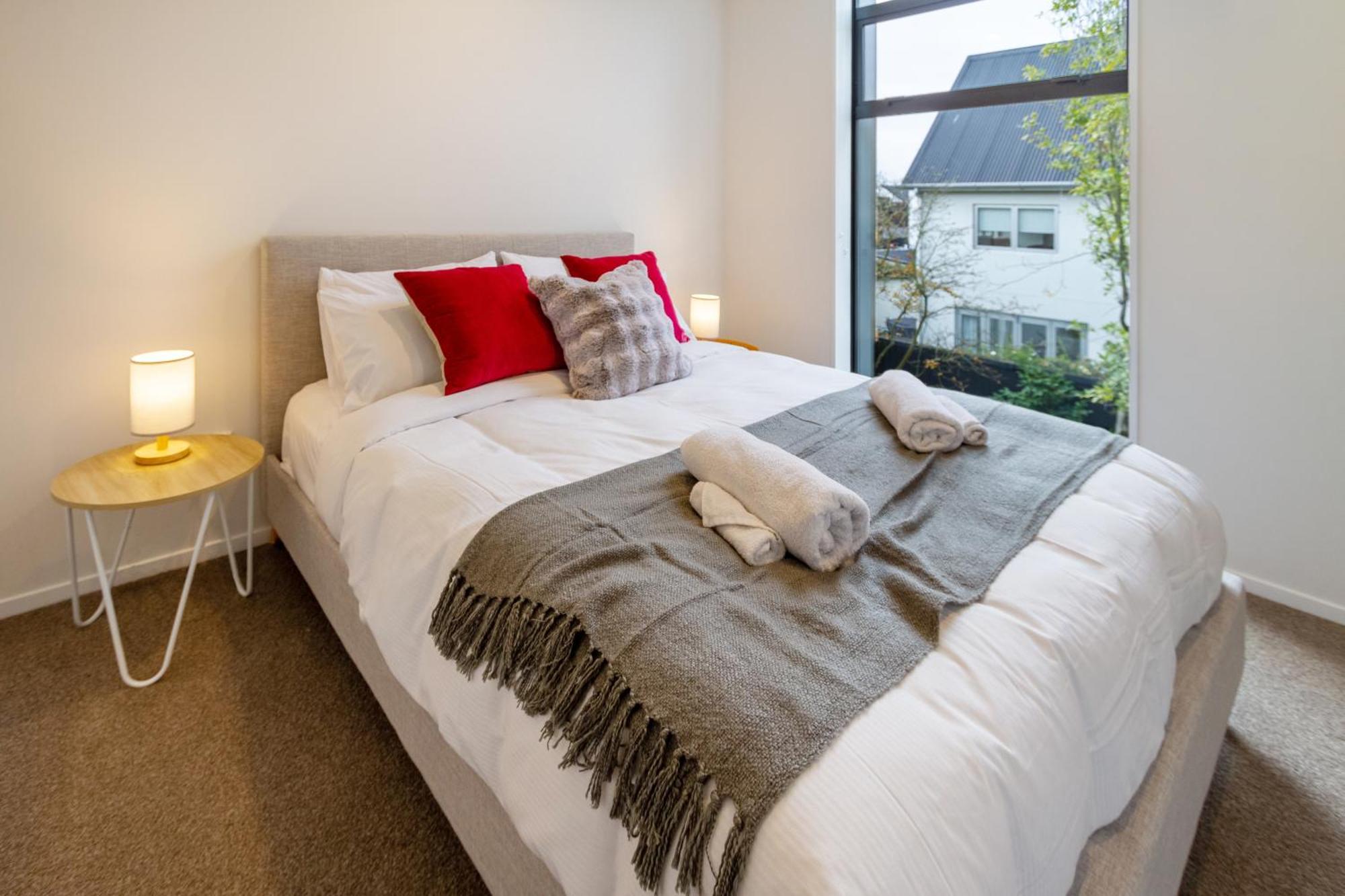 Apartment Stylish 3 Bedroom In Prime With Garage