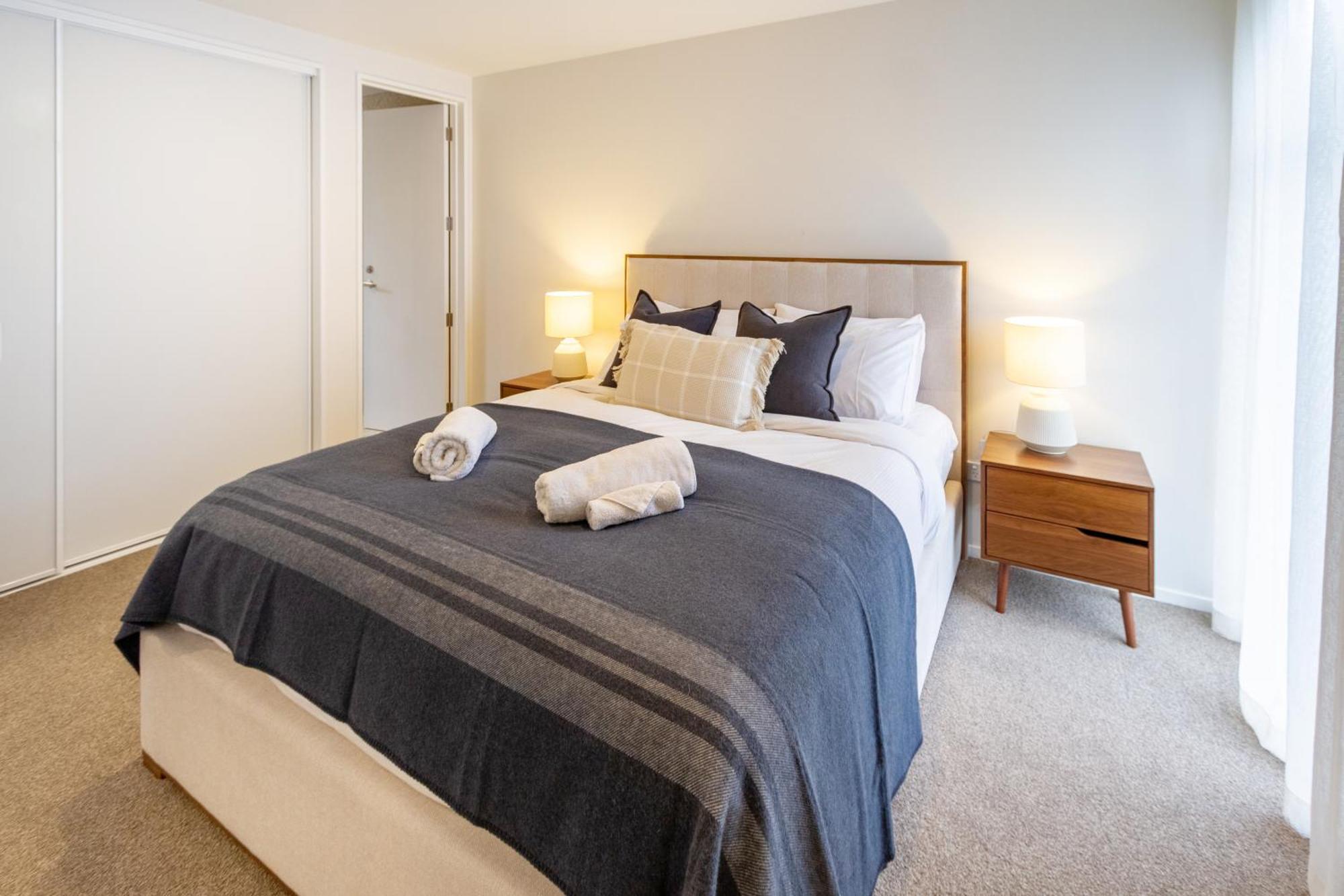 Stylish 3 Bedroom In Prime With Garage *
